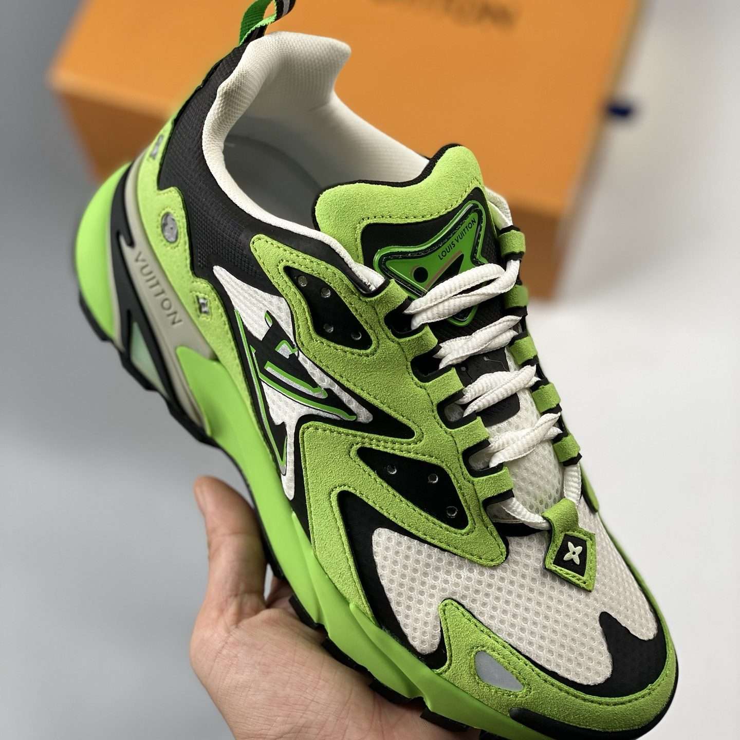 KICKWHO Louis Vuitton 2023 New Runner Tatic Green