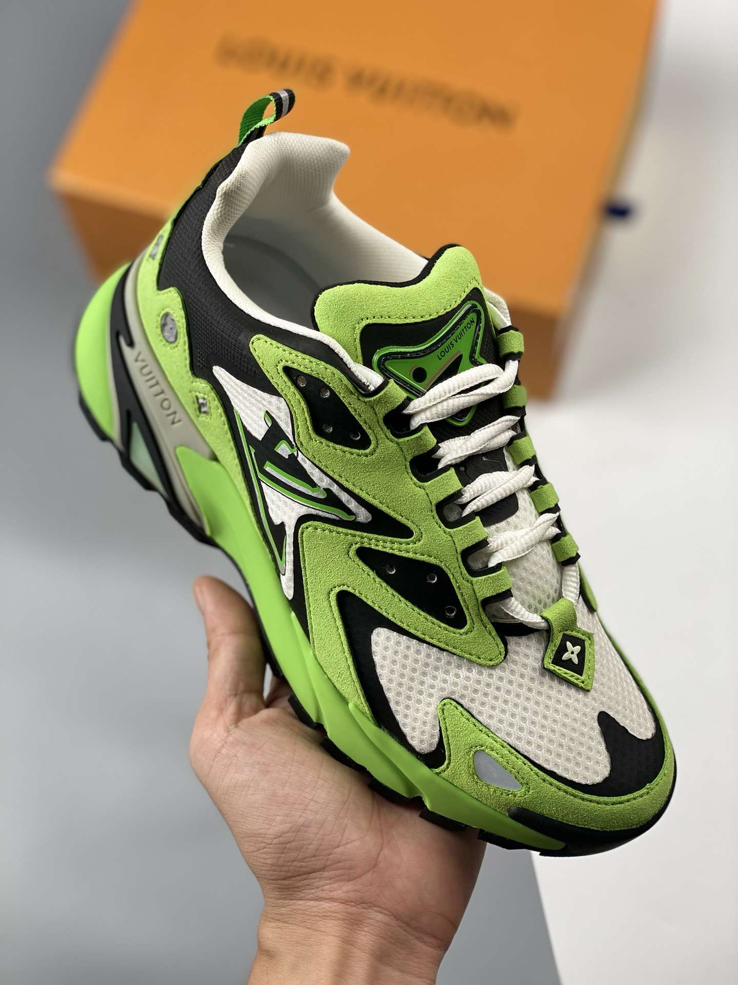 KICKWHO Louis Vuitton 2023 New Runner Tatic Green - Image 2