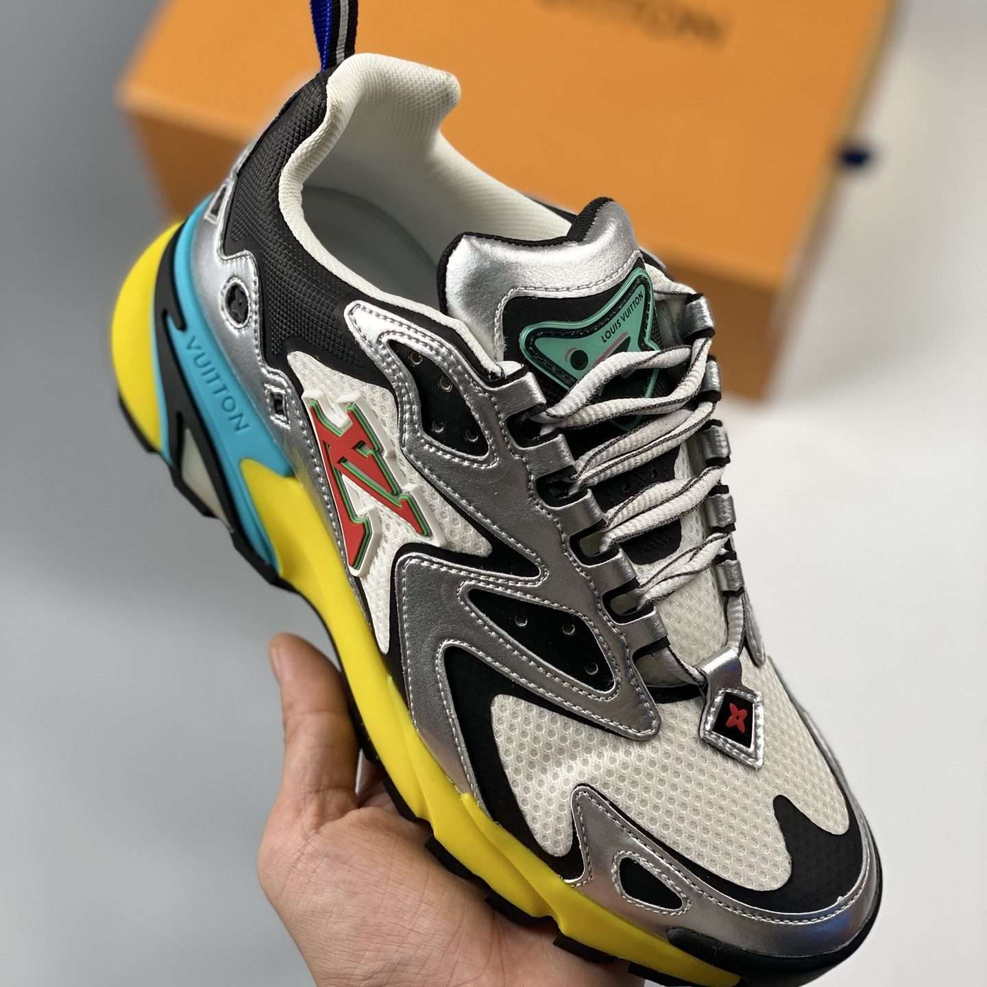 KICKWHO Louis Vuitton 2023 New Runner Tatic Silver