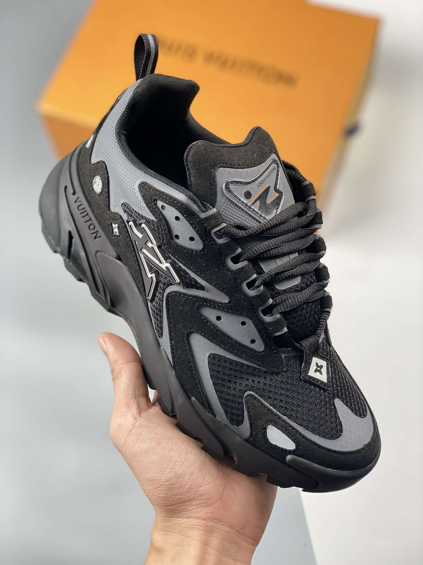 KICKWHO Louis Vuitton 2023 New Runner Tatic Black 1A9UNT - Image 2