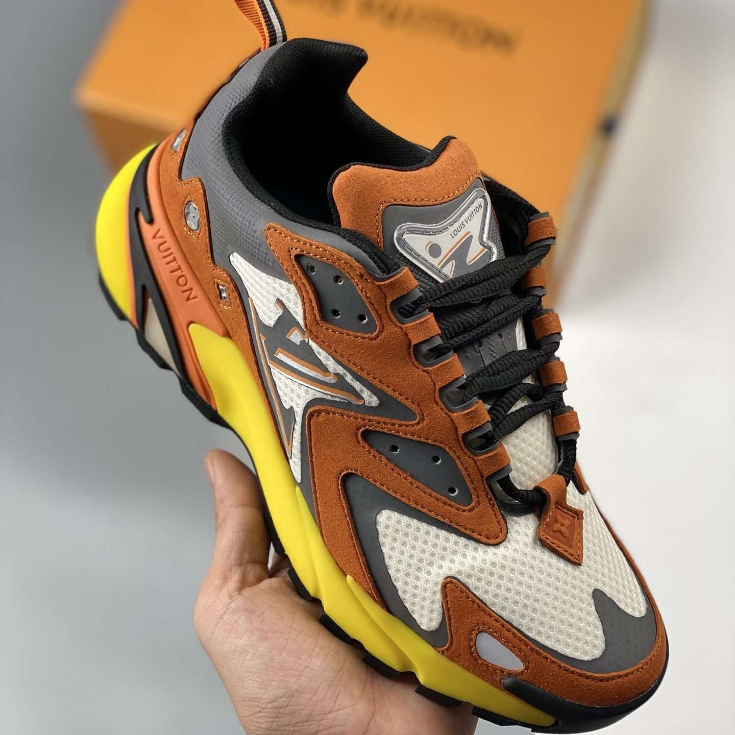 KICKWHO Louis Vuitton 2023 New Runner Tatic Moka