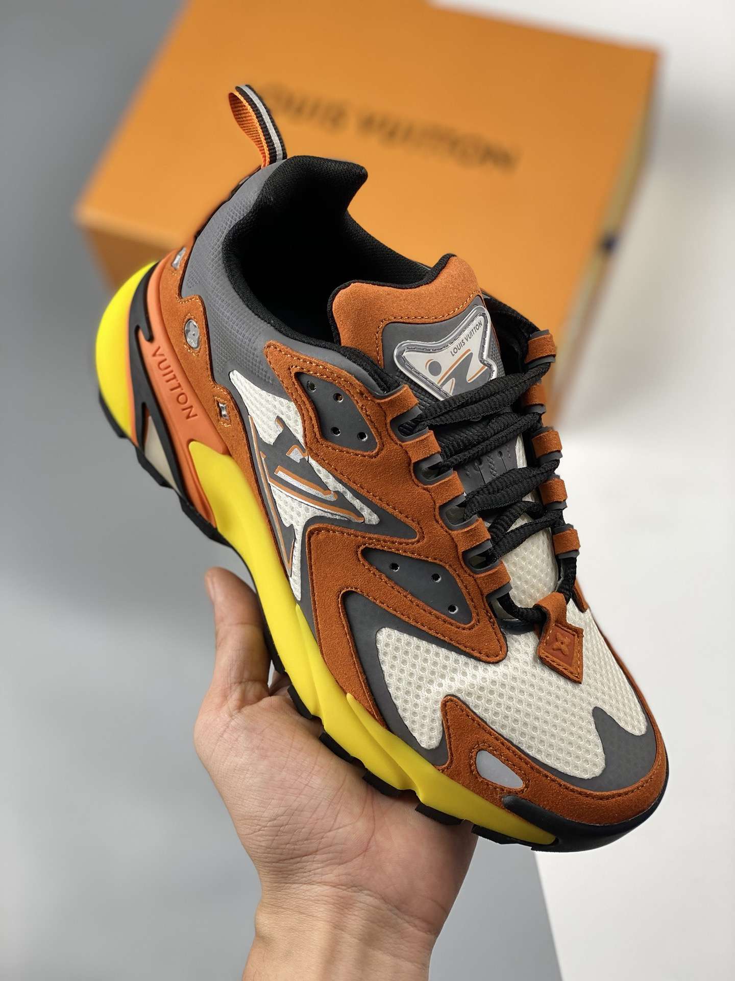 KICKWHO Louis Vuitton 2023 New Runner Tatic Moka - Image 2