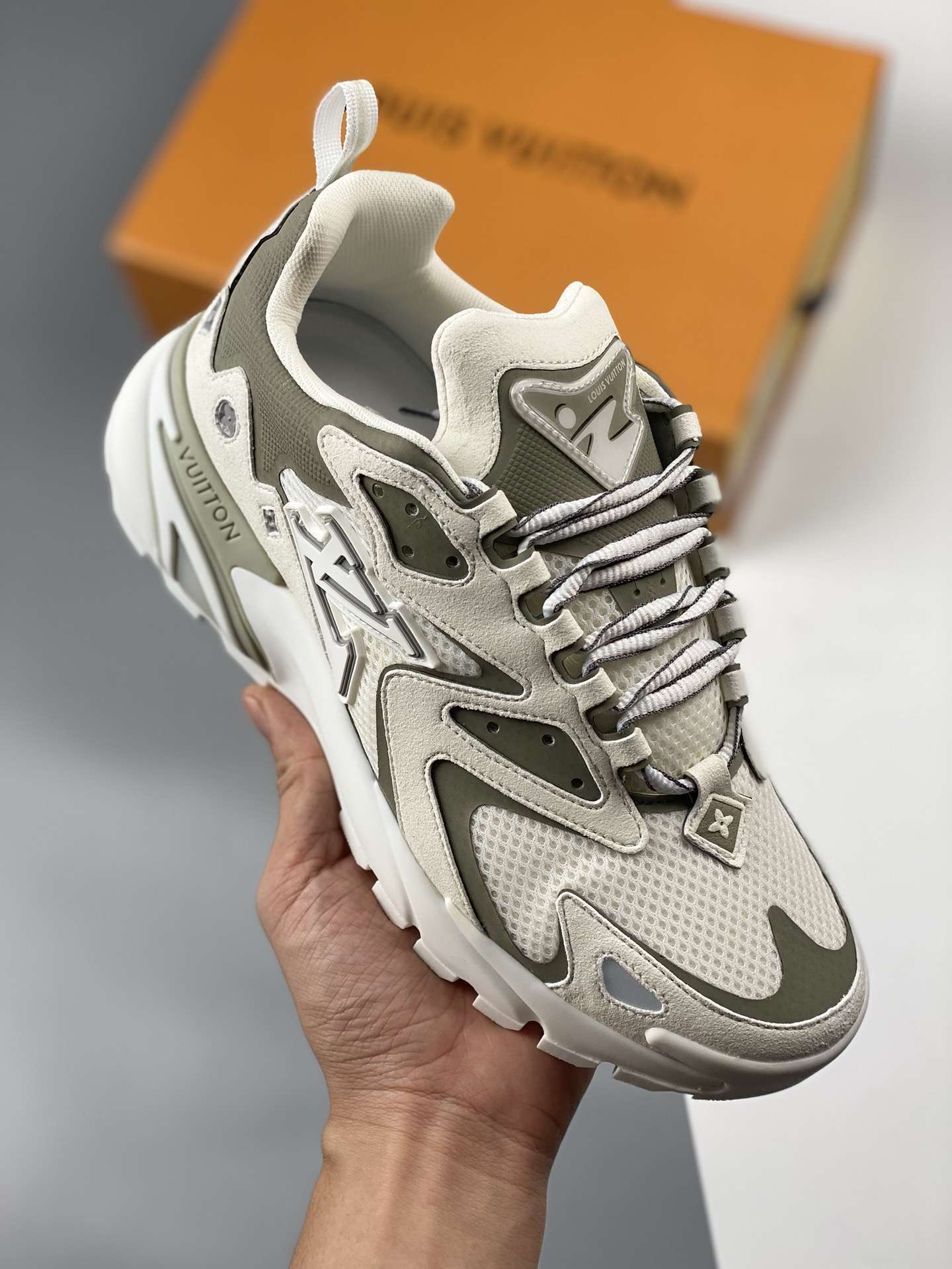 KICKWHO Louis Vuitton 2023 New Runner Tatic White - Image 2
