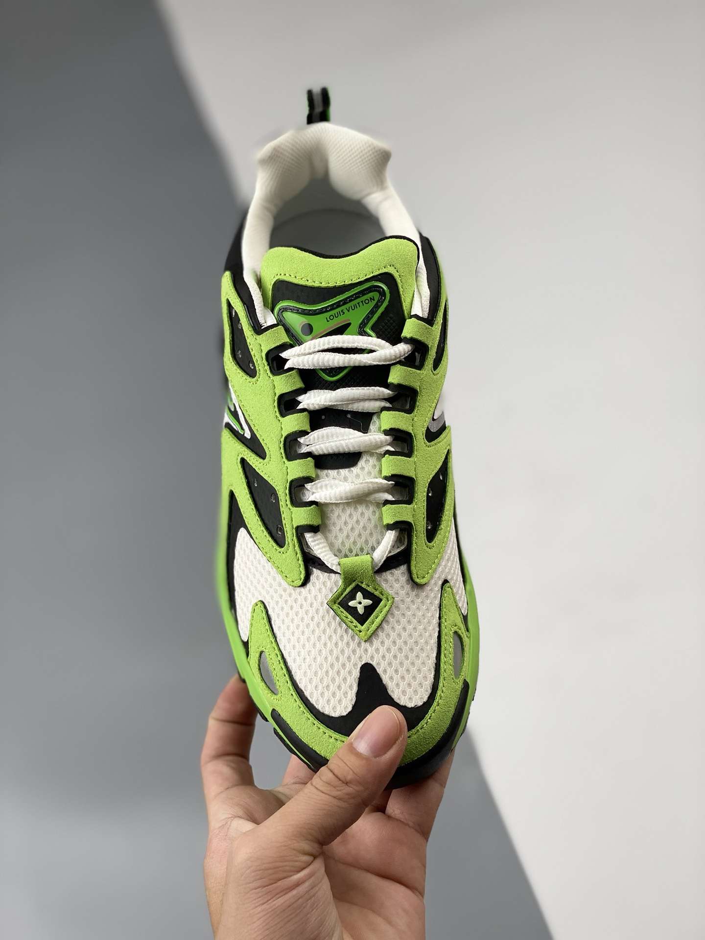 KICKWHO Louis Vuitton 2023 New Runner Tatic Green - Image 3