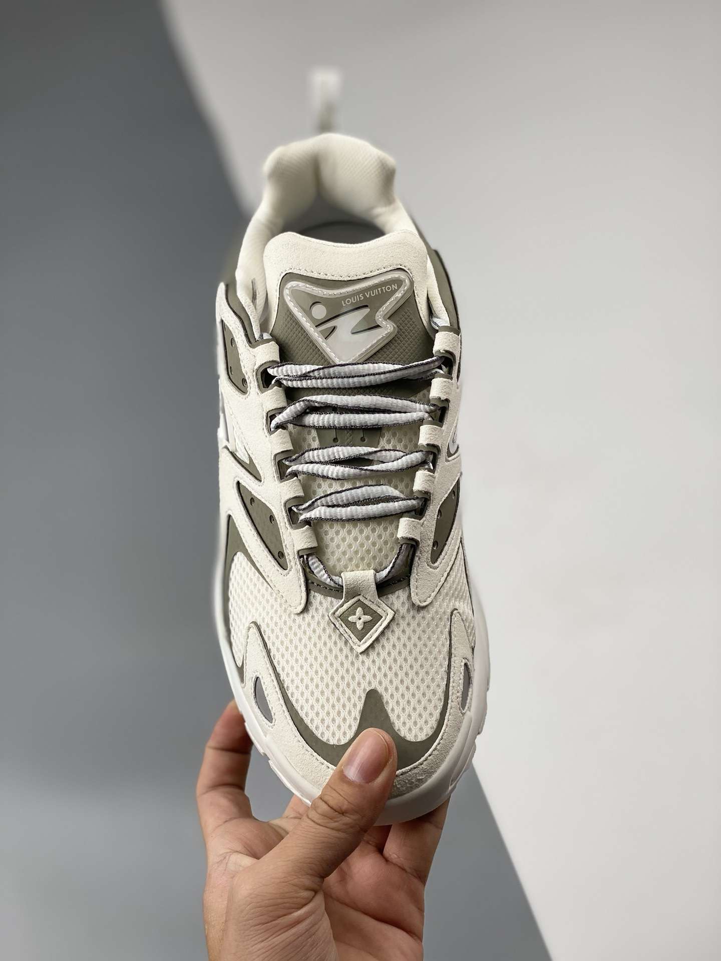 KICKWHO Louis Vuitton 2023 New Runner Tatic White - Image 3