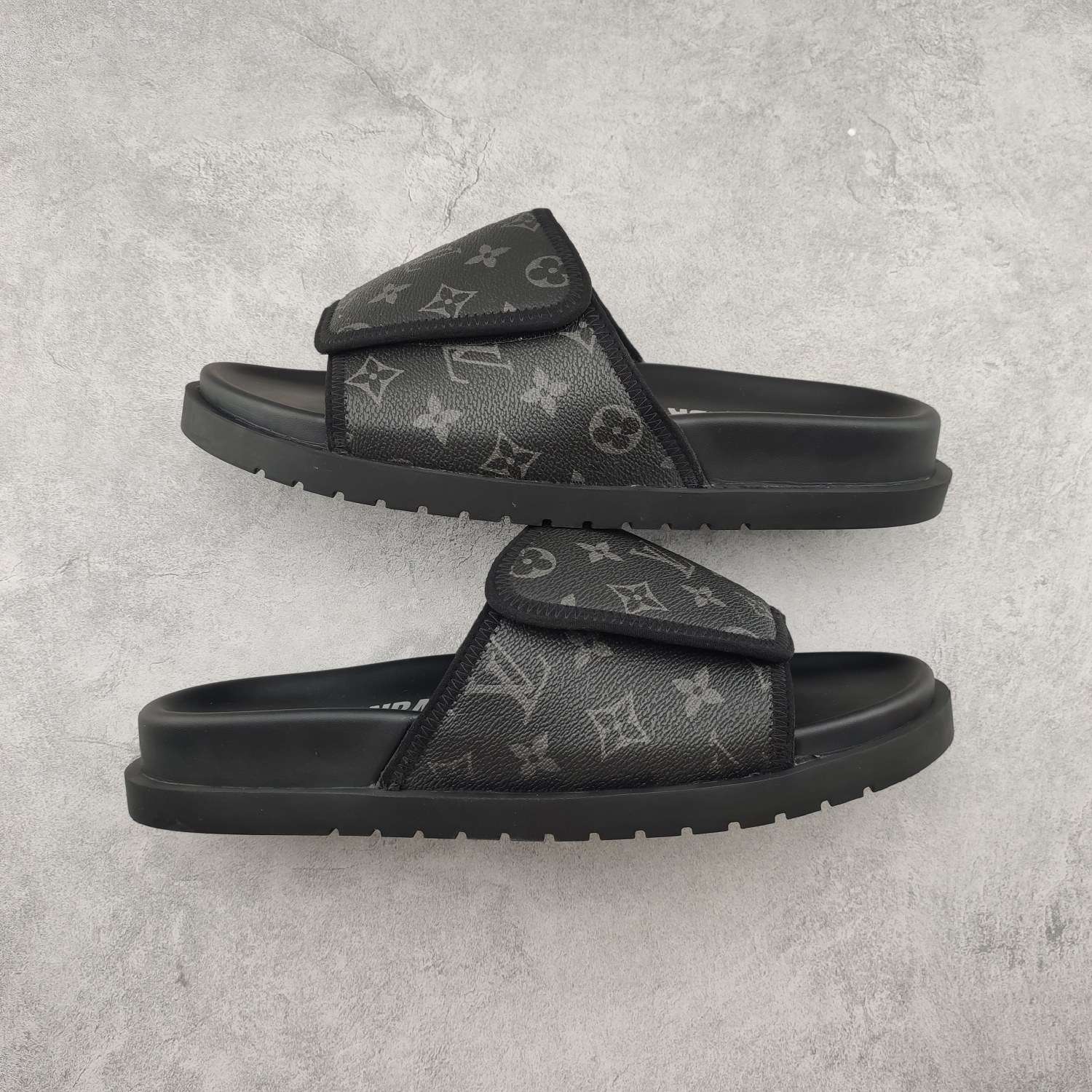 KICKWHO Louis Vuitton Miami 2023 SS Monogram Slide Sandals 1A9Z60 - Image 2