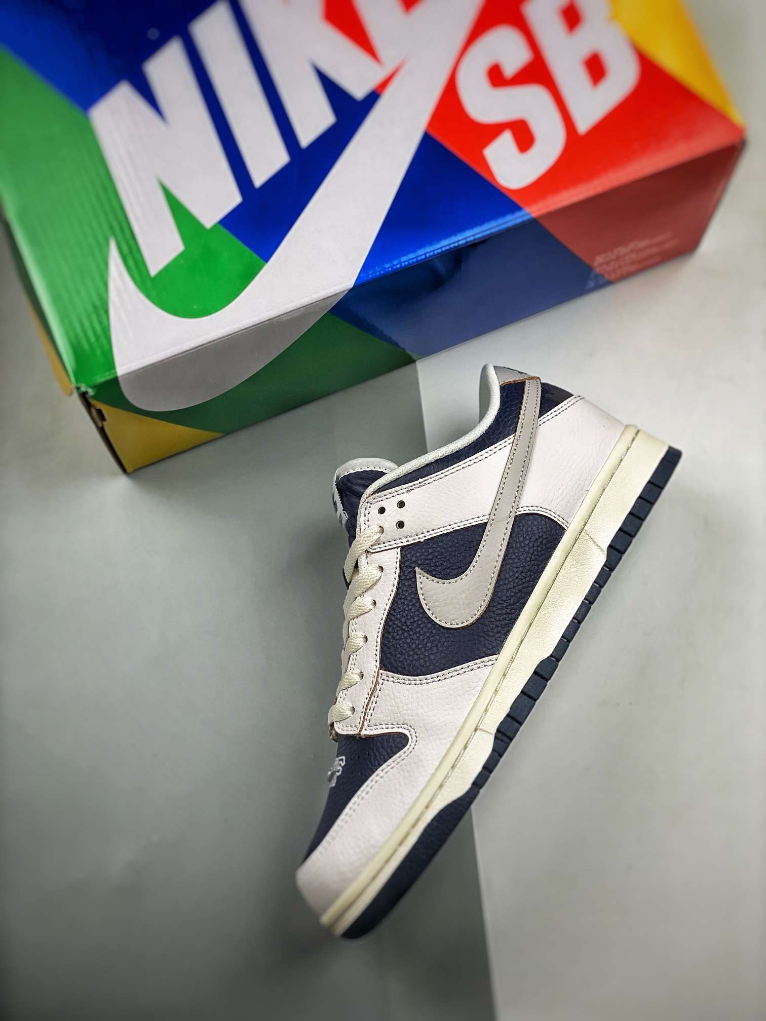 Kickswho HUF x Nike SB Dunk Low "NYC" FD8775 100 - Image 3