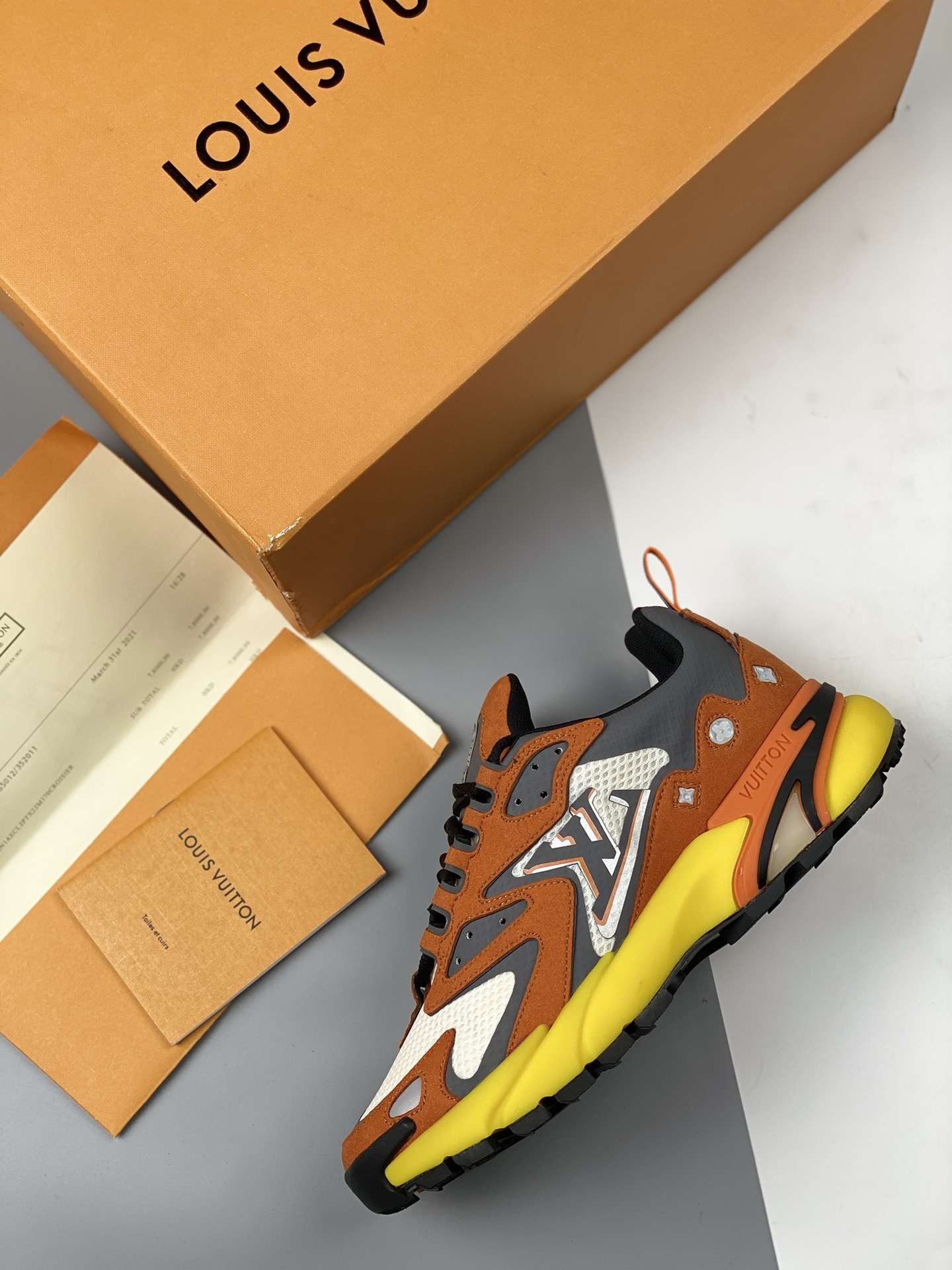 KICKWHO Louis Vuitton 2023 New Runner Tatic Moka - Image 4