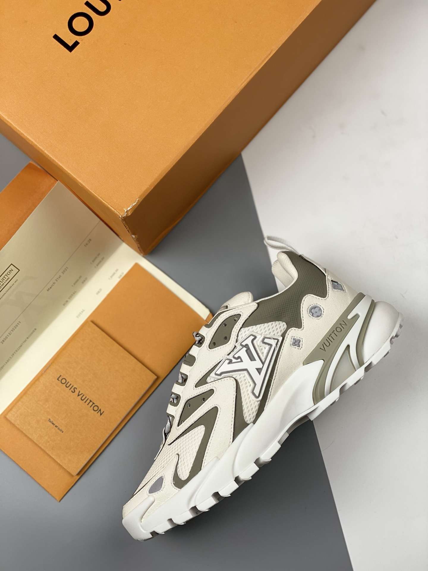 KICKWHO Louis Vuitton 2023 New Runner Tatic White - Image 4