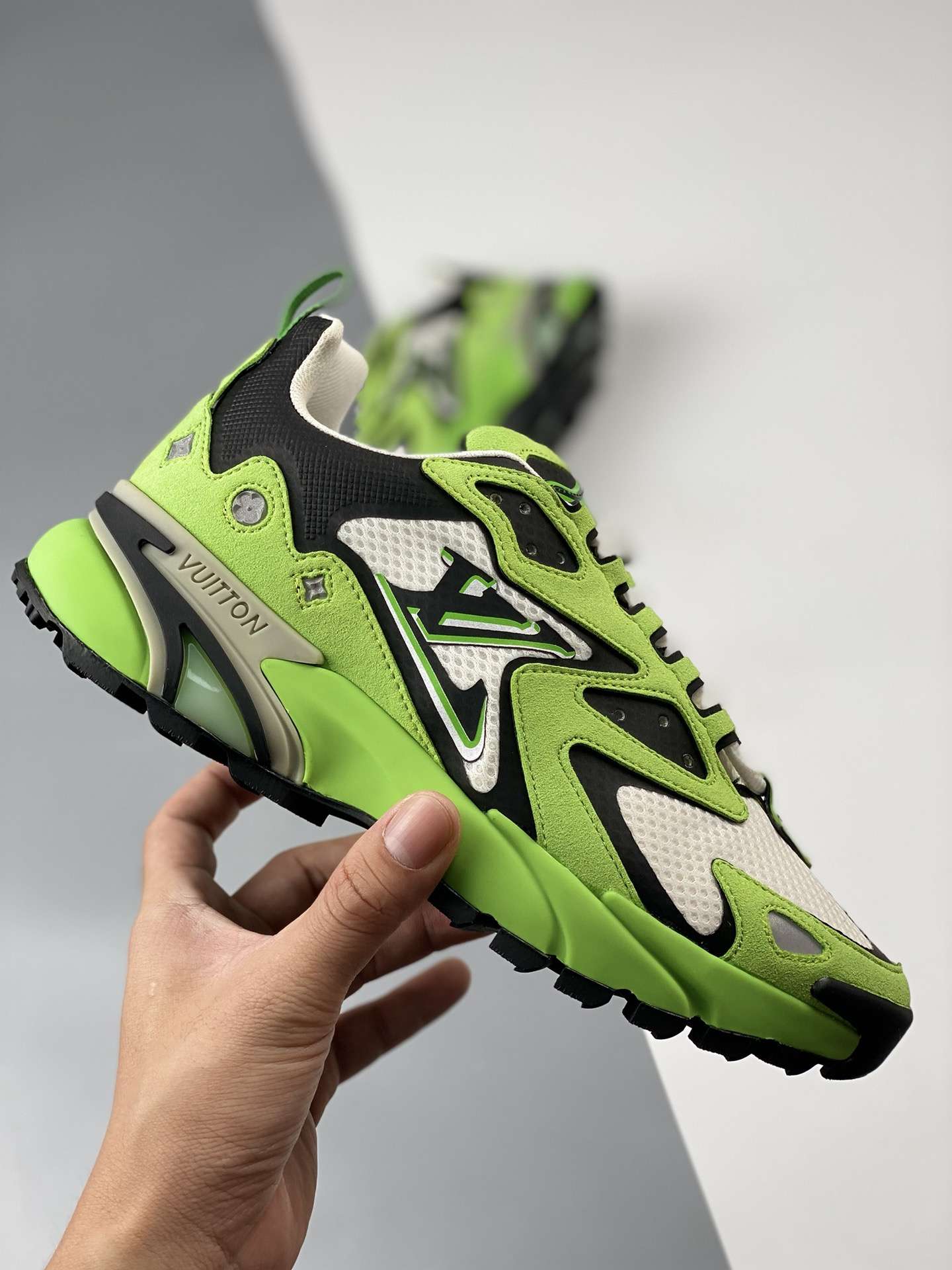 KICKWHO Louis Vuitton 2023 New Runner Tatic Green - Image 5