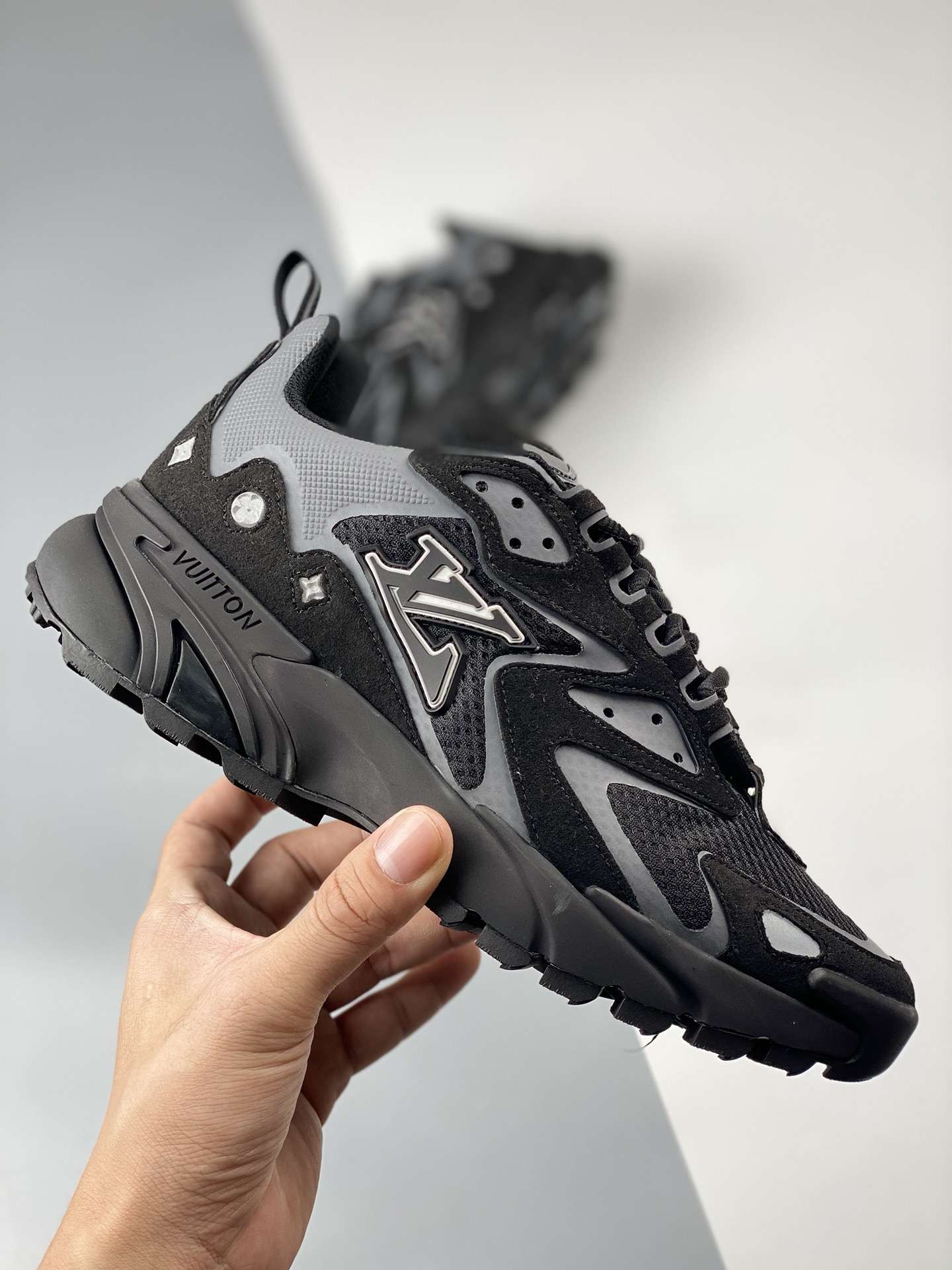 KICKWHO Louis Vuitton 2023 New Runner Tatic Black 1A9UNT - Image 5