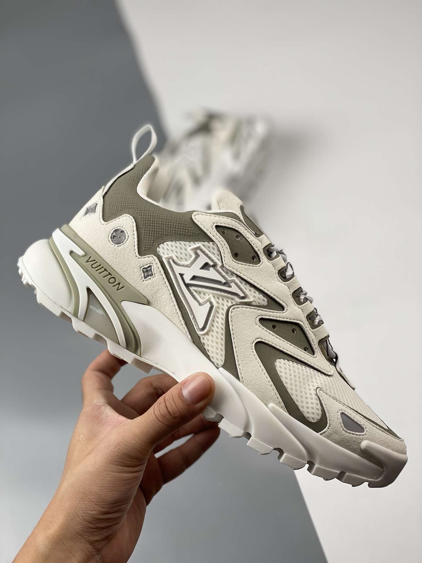 KICKWHO Louis Vuitton 2023 New Runner Tatic White - Image 5