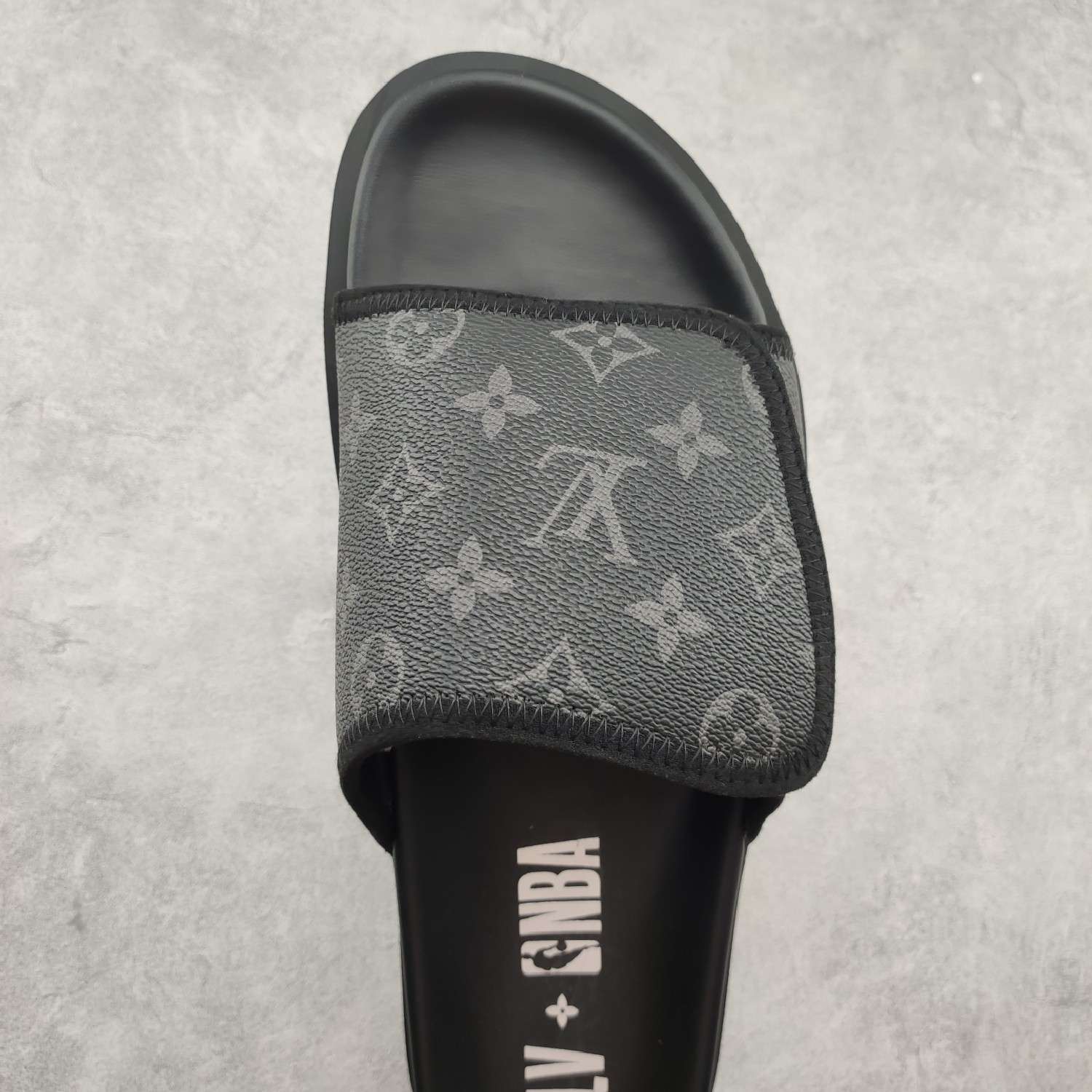 KICKWHO Louis Vuitton Miami 2023 SS Monogram Slide Sandals 1A9Z60 - Image 4