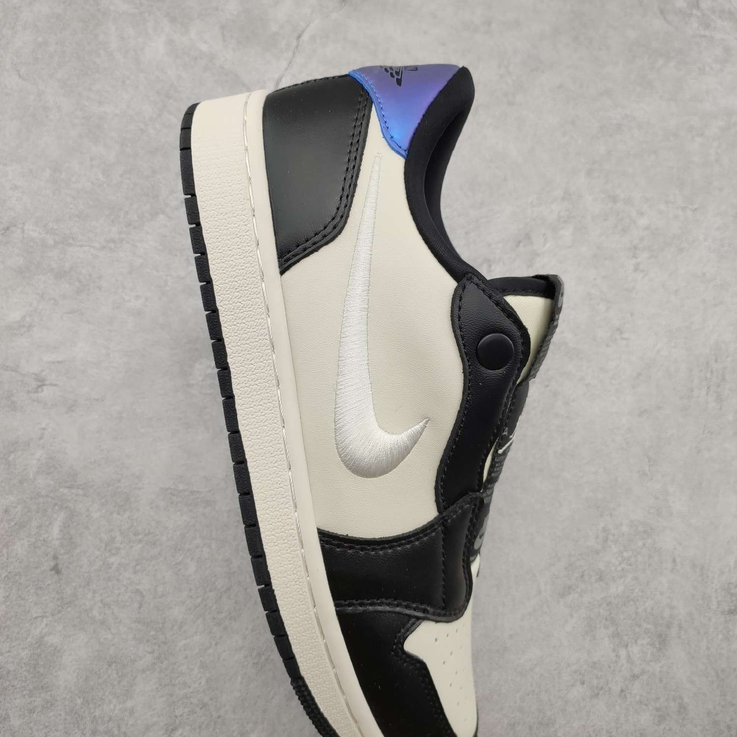 Kickswho Air Jordan 1 Low Slip Shadow AV3918-201 - Image 5