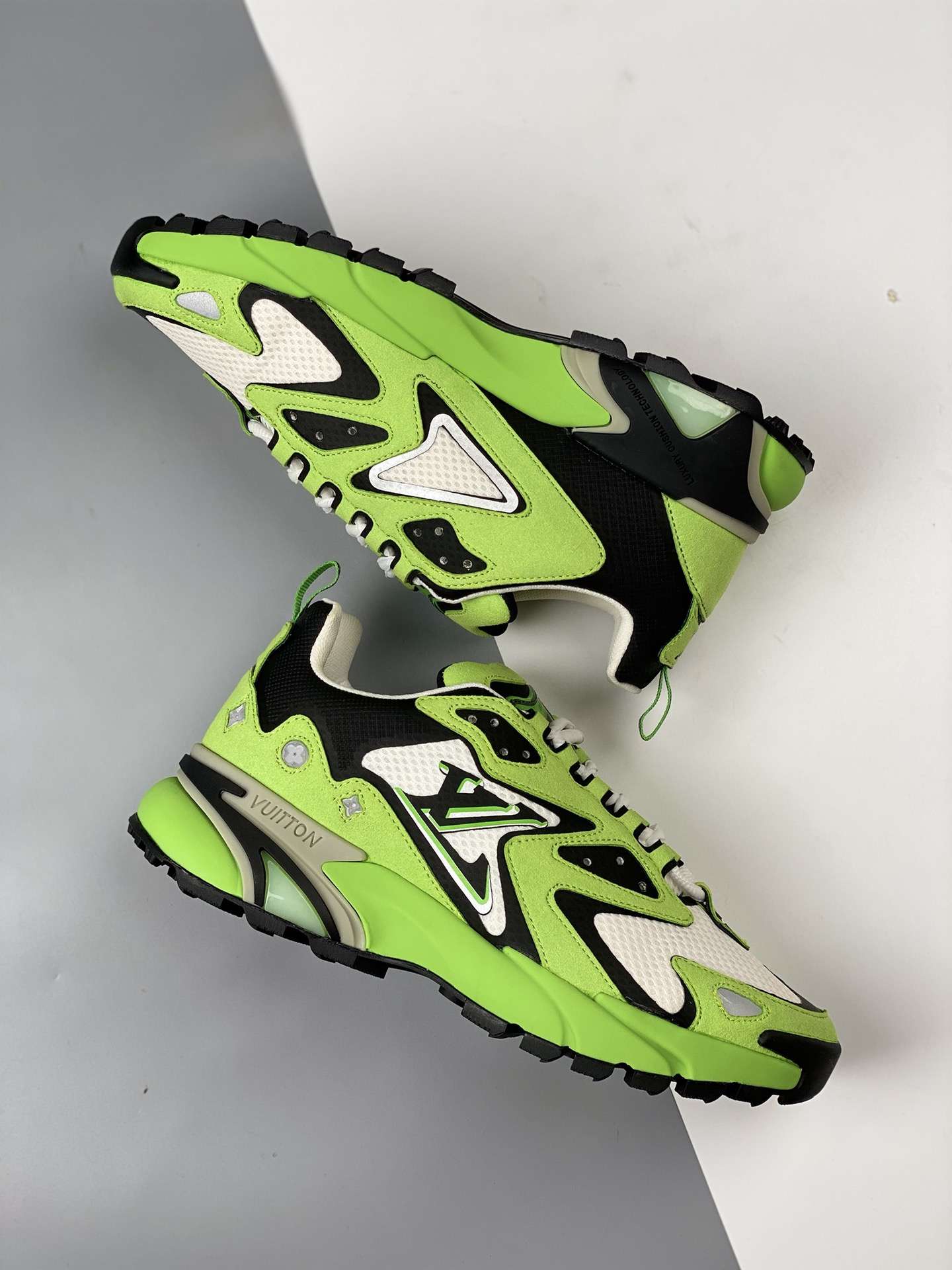 KICKWHO Louis Vuitton 2023 New Runner Tatic Green - Image 6