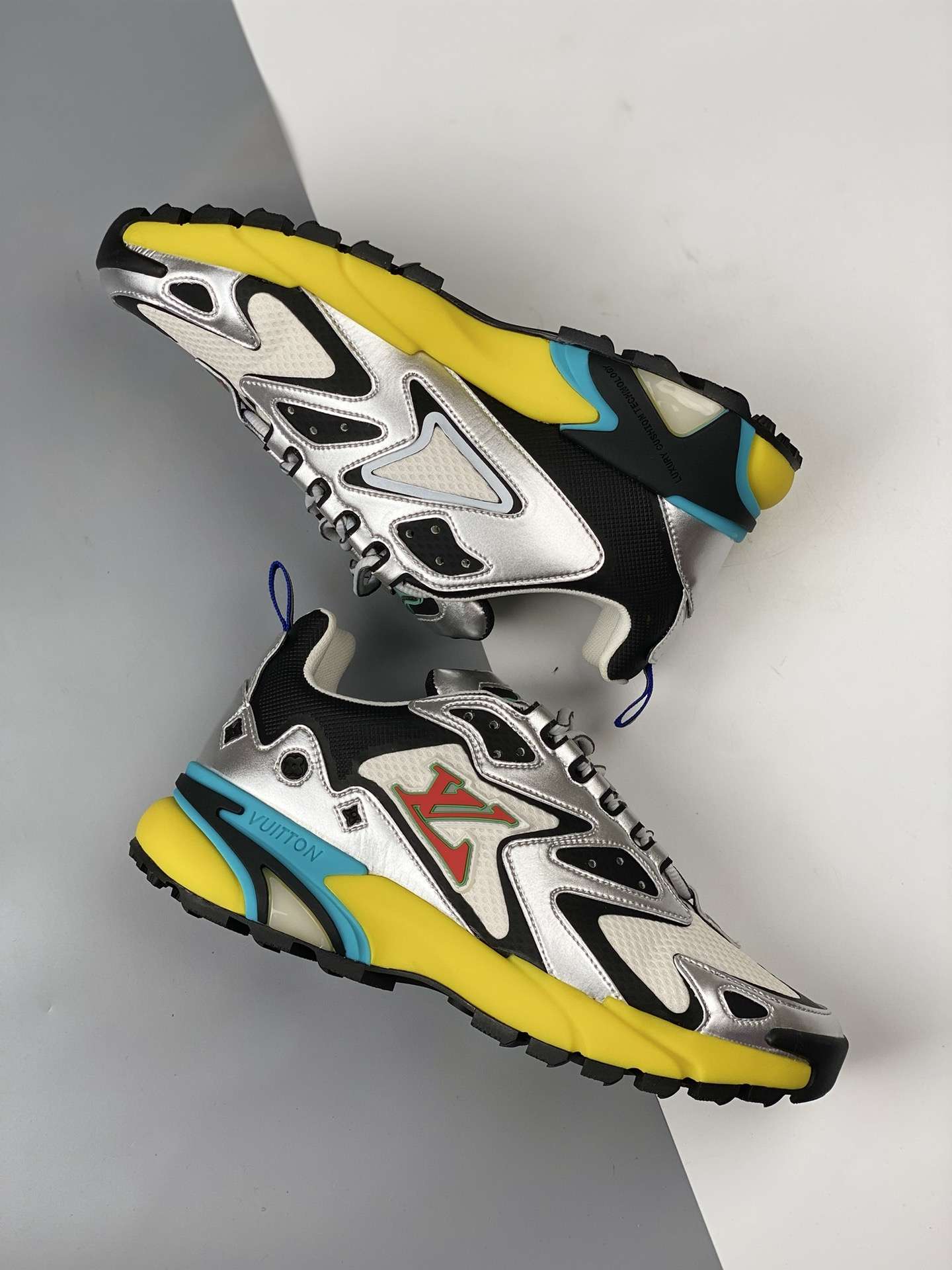 KICKWHO Louis Vuitton 2023 New Runner Tatic Silver - Image 6