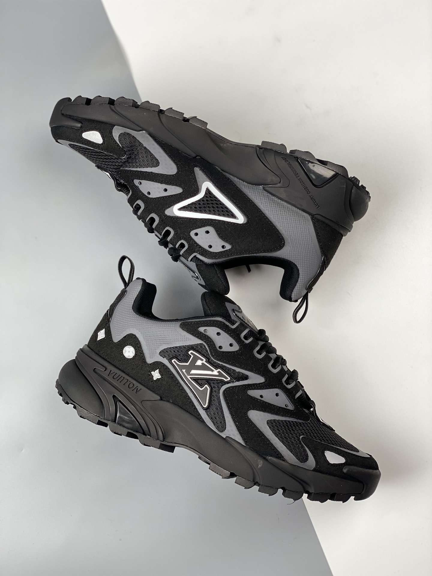 KICKWHO Louis Vuitton 2023 New Runner Tatic Black 1A9UNT - Image 6