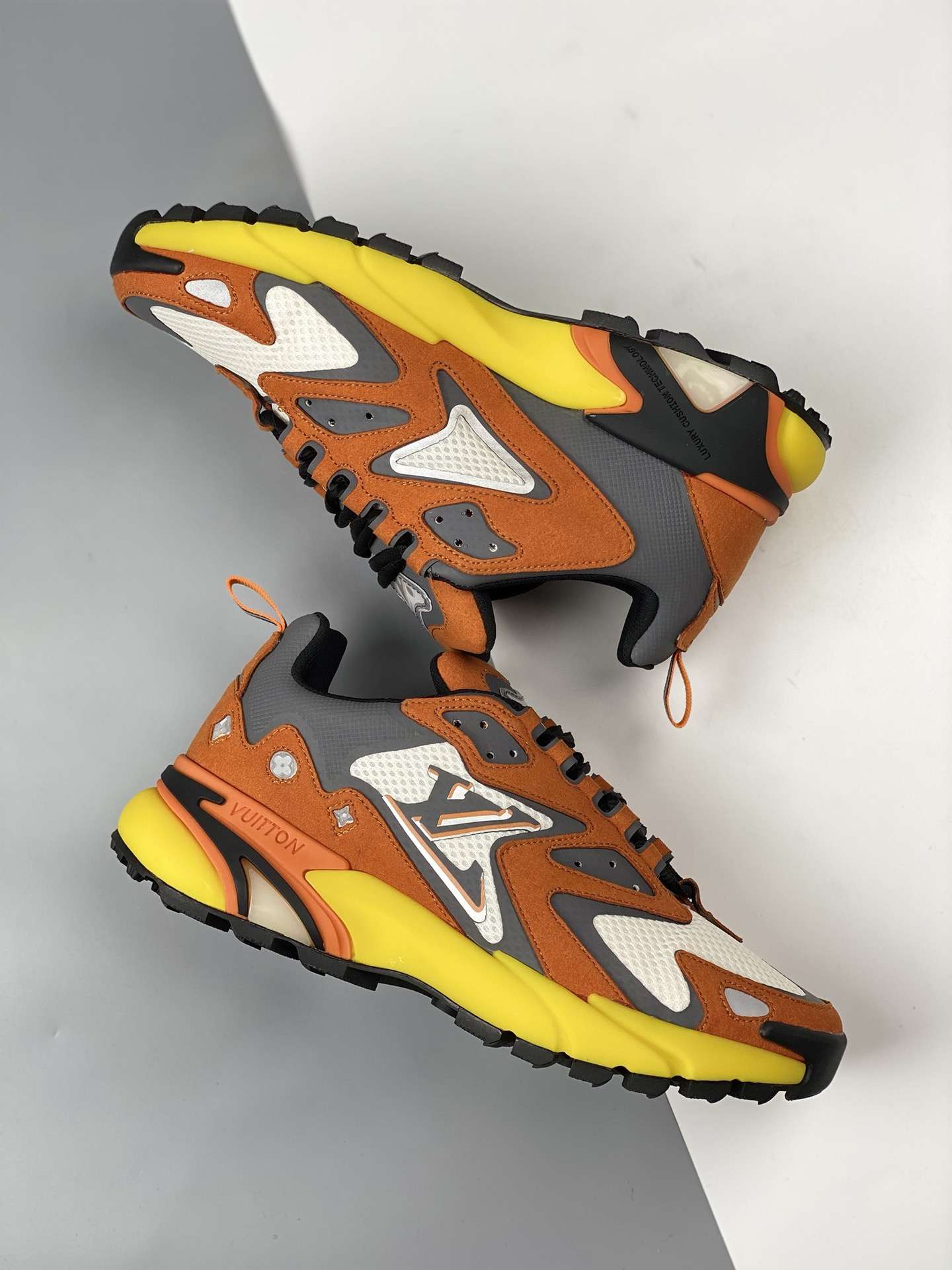 KICKWHO Louis Vuitton 2023 New Runner Tatic Moka - Image 6