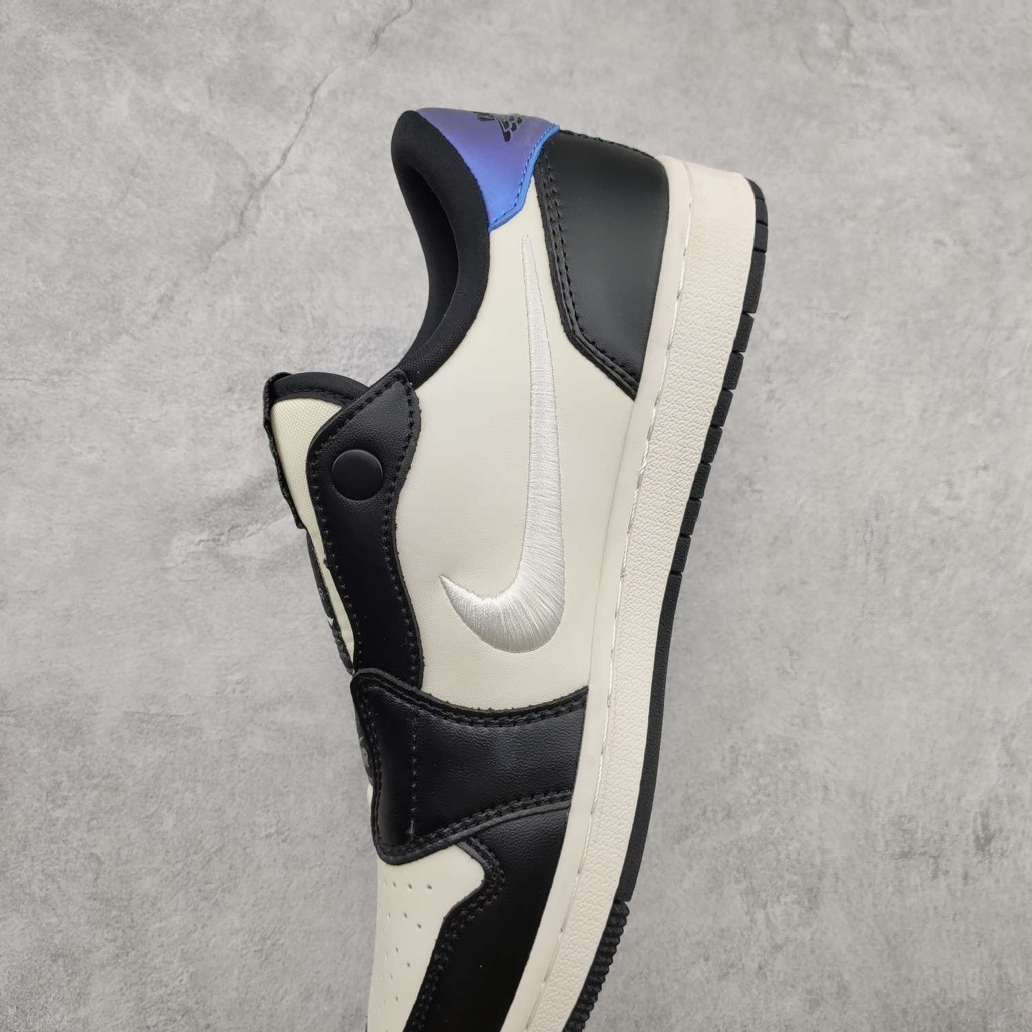 Kickswho Air Jordan 1 Low Slip Shadow AV3918-201 - Image 7