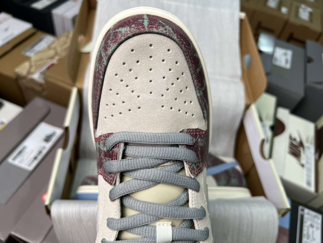 Kickswho Nike SB Dunk Low Crenshaw Skate Club FN4193-100 - Image 7