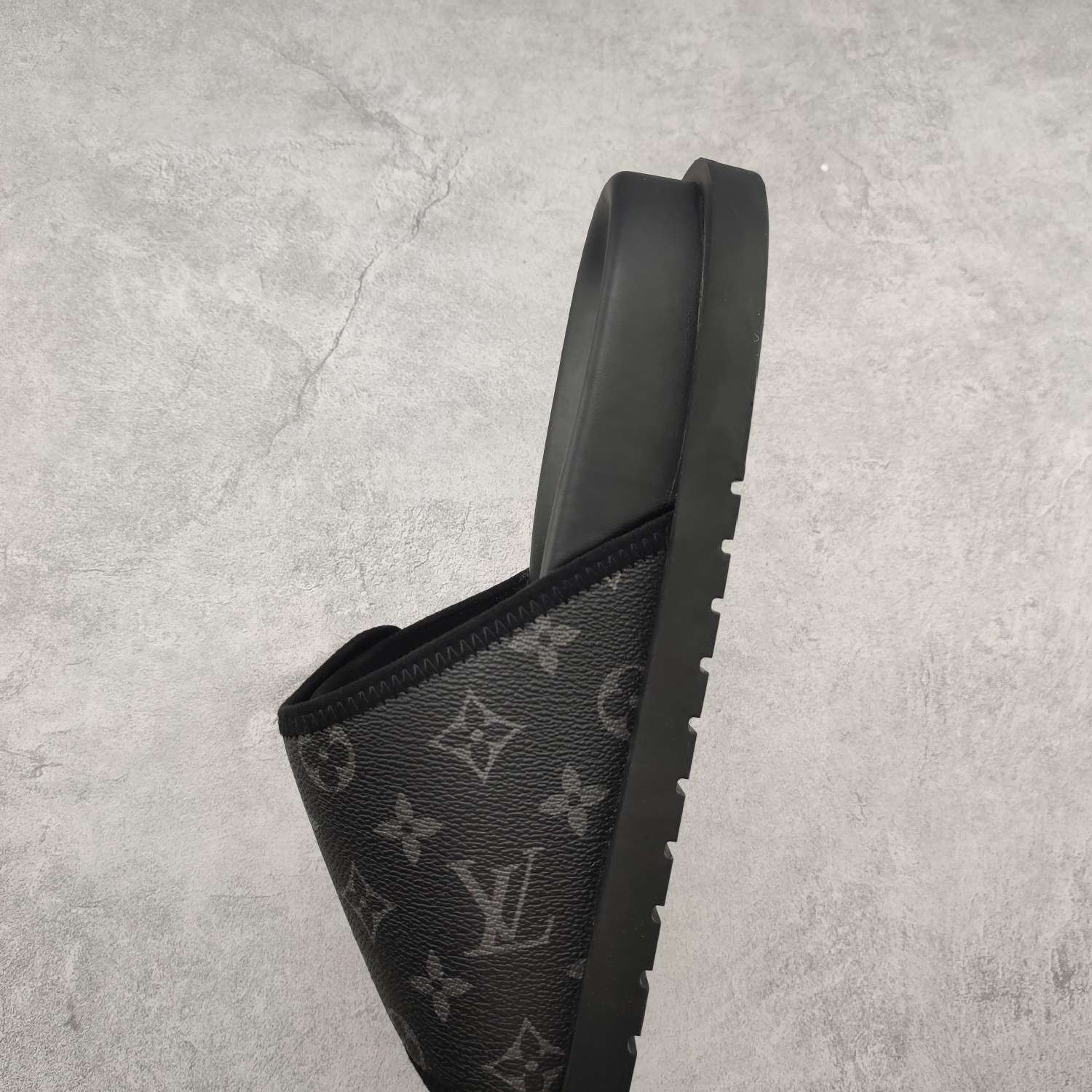 KICKWHO Louis Vuitton Miami 2023 SS Monogram Slide Sandals 1A9Z60 - Image 7