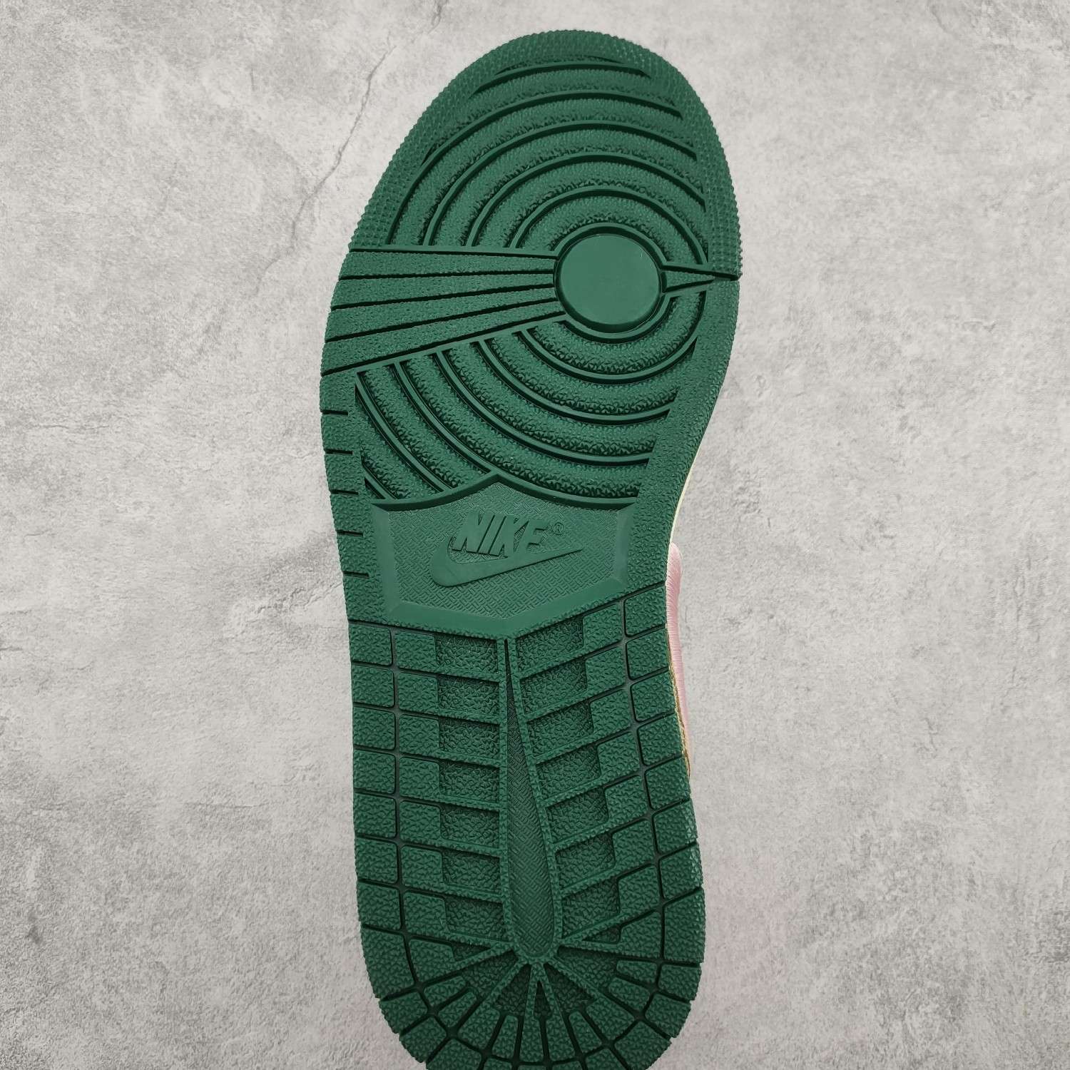 Kickswho Gucci x Air Jordan 1 Low Slip Shadow AV3918-318 - Image 9