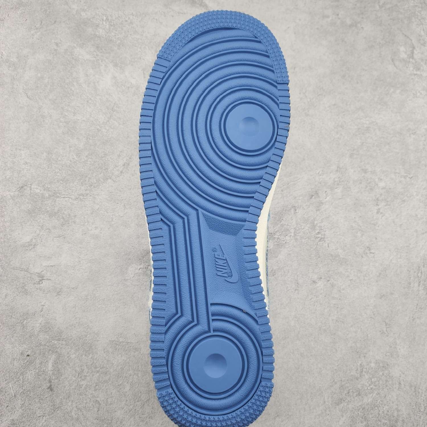 Kickswho Levi's ×Nike Air Force 1 Low VT5698-568 - Image 9