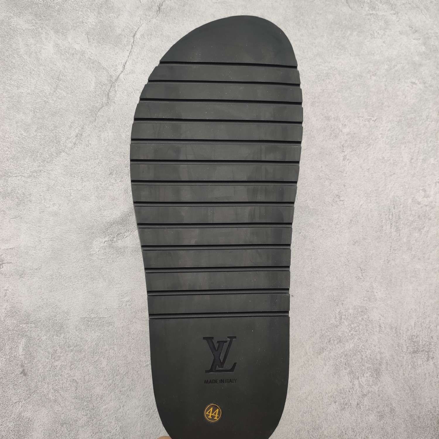 KICKWHO Louis Vuitton Miami 2023 SS Monogram Slide Sandals 1A9Z60 - Image 9