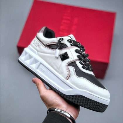 KICKWHO VALENTINO GARAVANI Black & White One Stud Sneakers