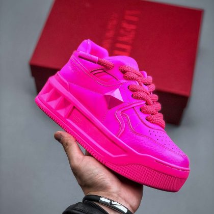KICKWHO VALENTINO GARAVANI Pink One Stud Sneakers