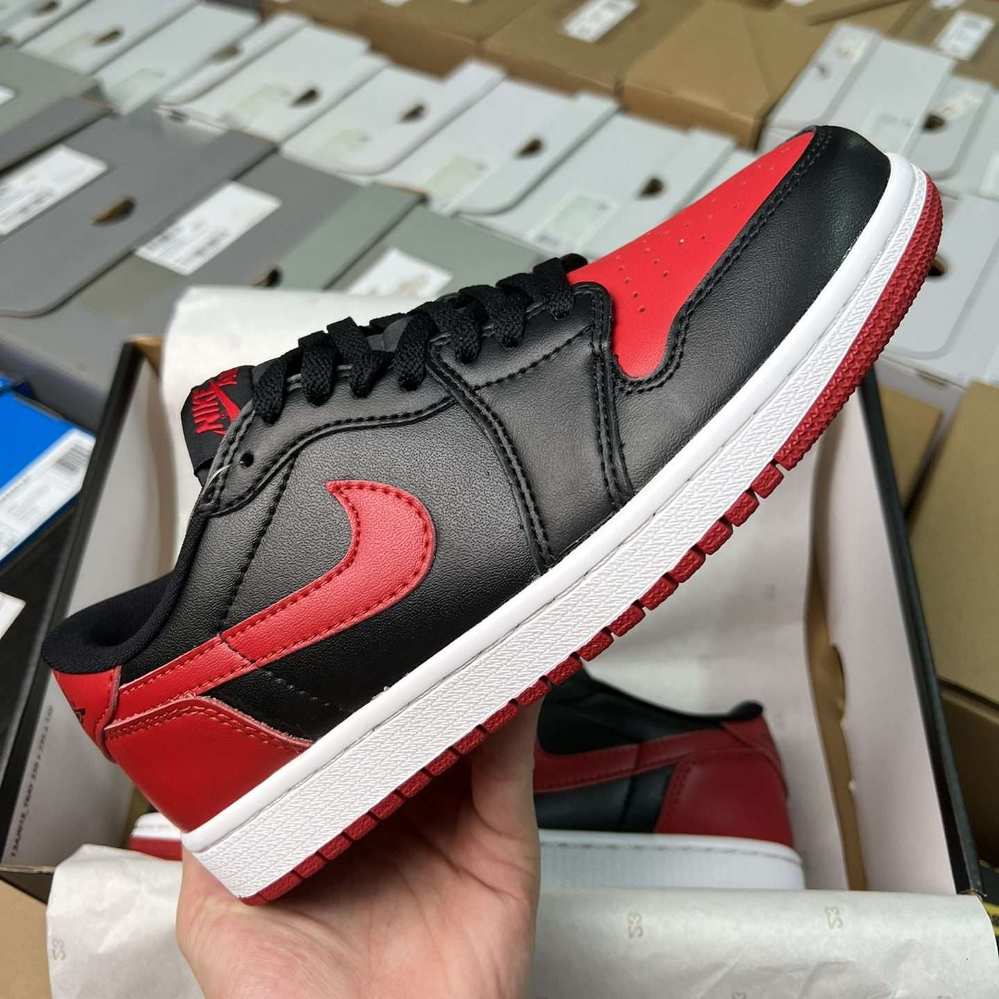 Kickswho Jordan 1 Retro Low Bred (2015) 705329-001