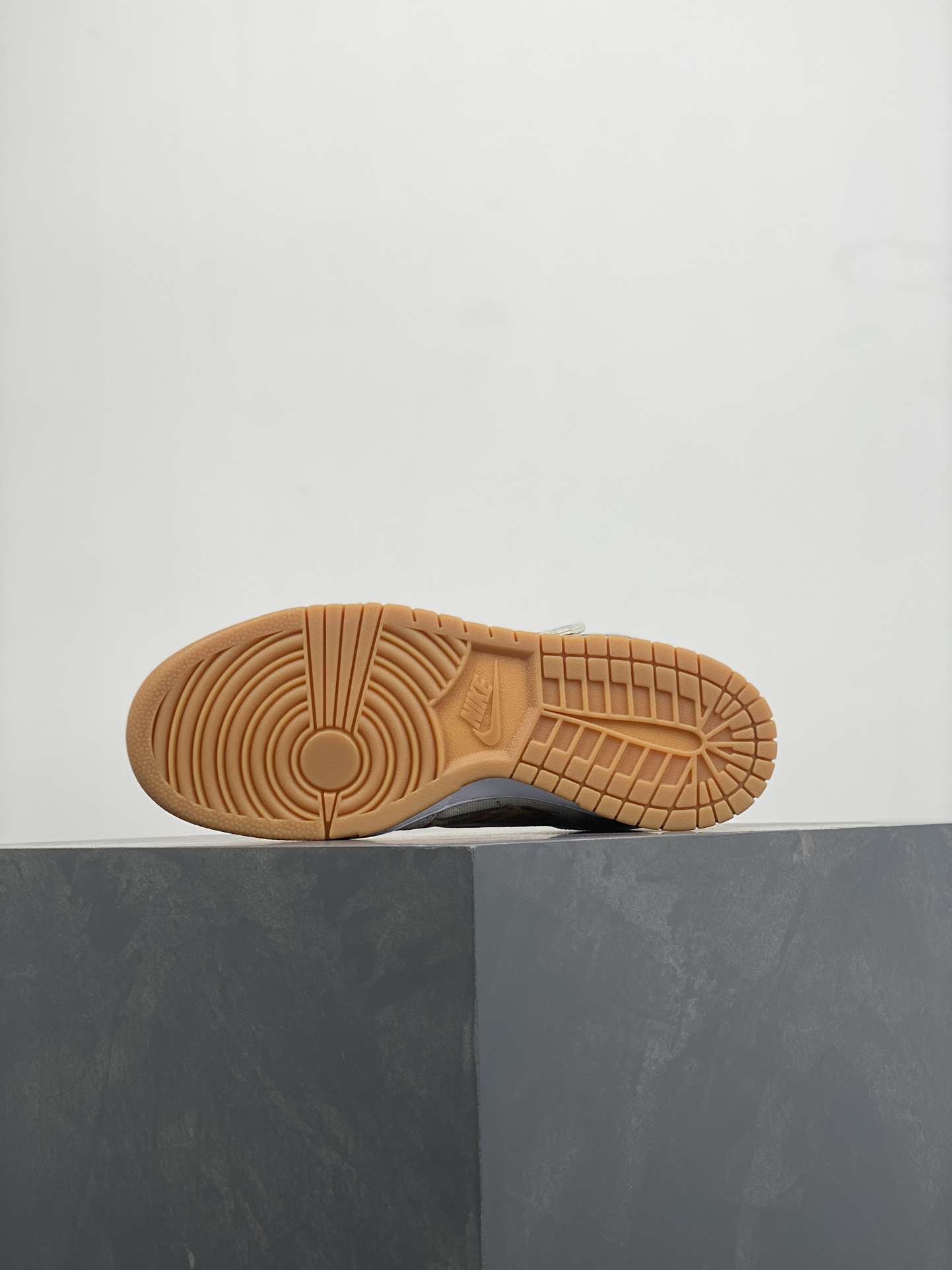 Kickswho Supreme x Nike Dunk SB High " Rammellzee " FD8779-100 - Image 3