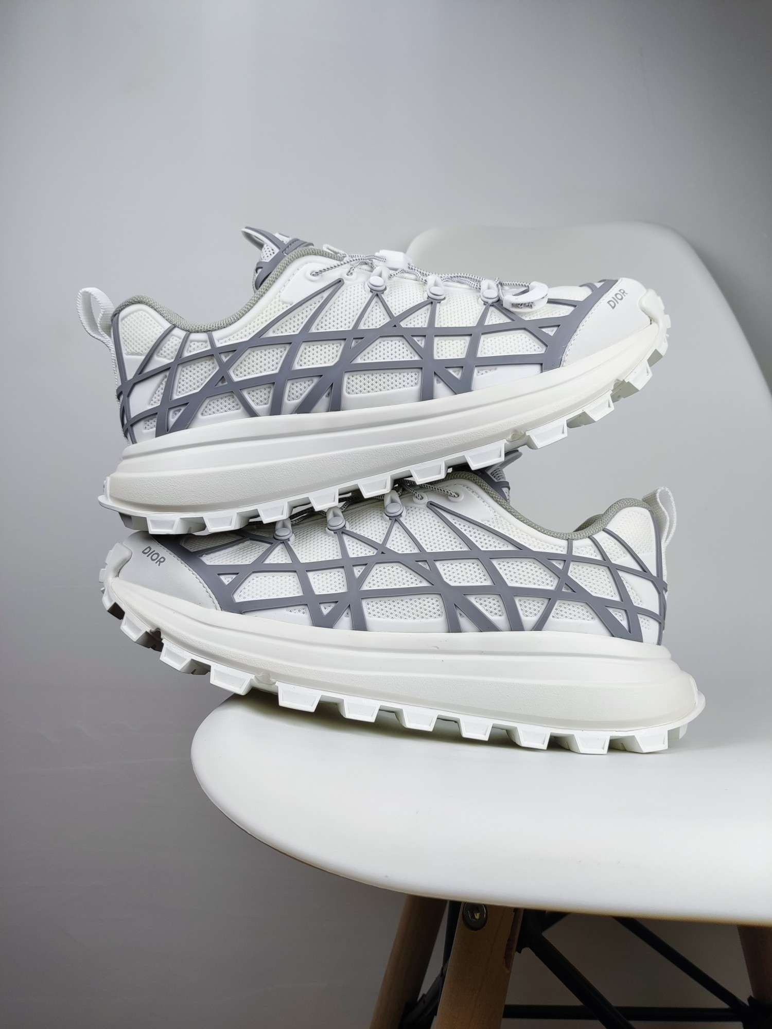 Kickswho Dior B31 RUNNER SNEAKER White Technical Mesh and Gray Rubber with Warped Cannage Motif - Image 2