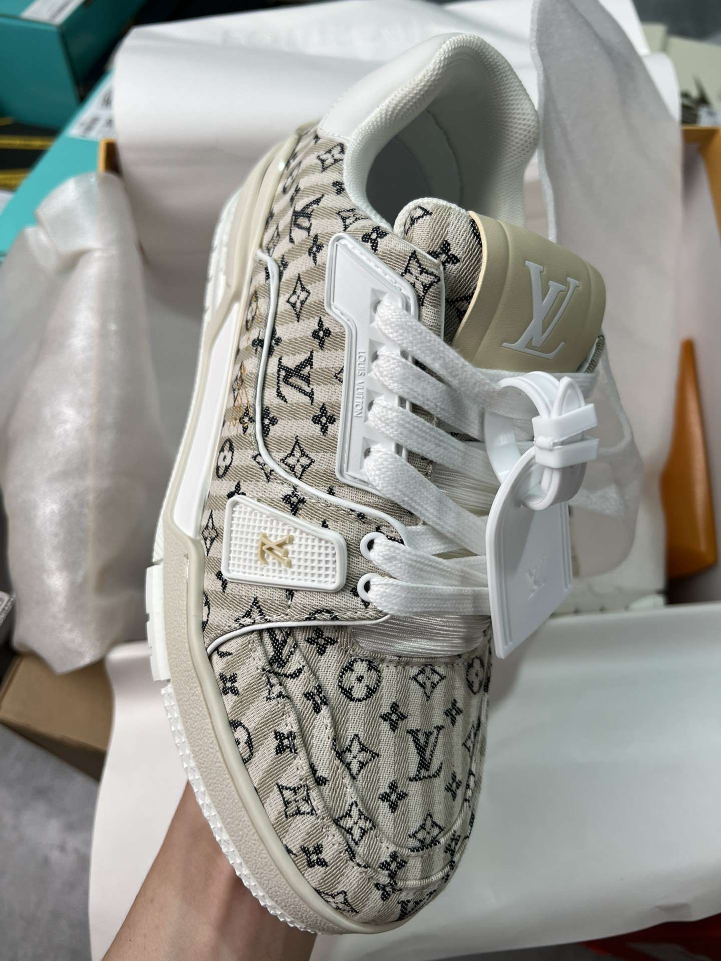 KICKWHO Louis Vuitton 23New Monogram Sneakers Plain Toe Casual Style Unisex Beige - Image 2