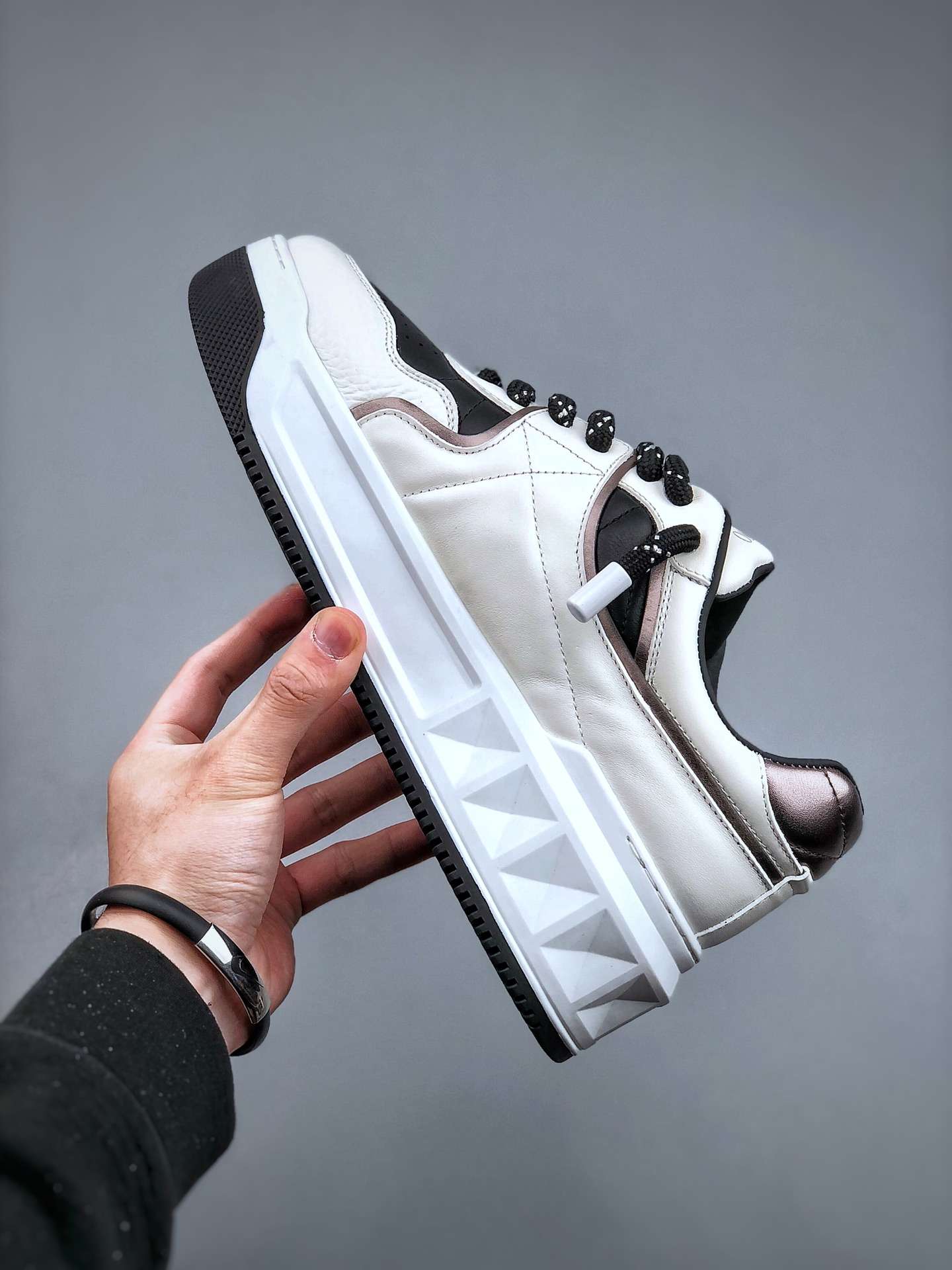 KICKWHO VALENTINO GARAVANI Black & White One Stud Sneakers - Image 2