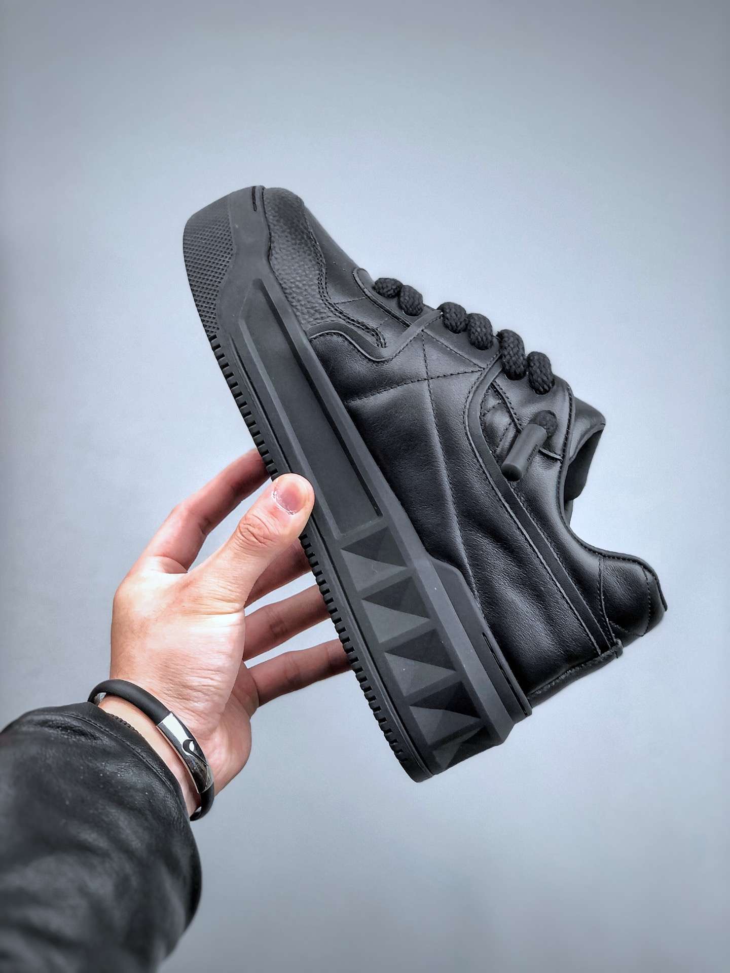 KICKWHO VALENTINO GARAVANI Blsck One Stud Sneakers - Image 2