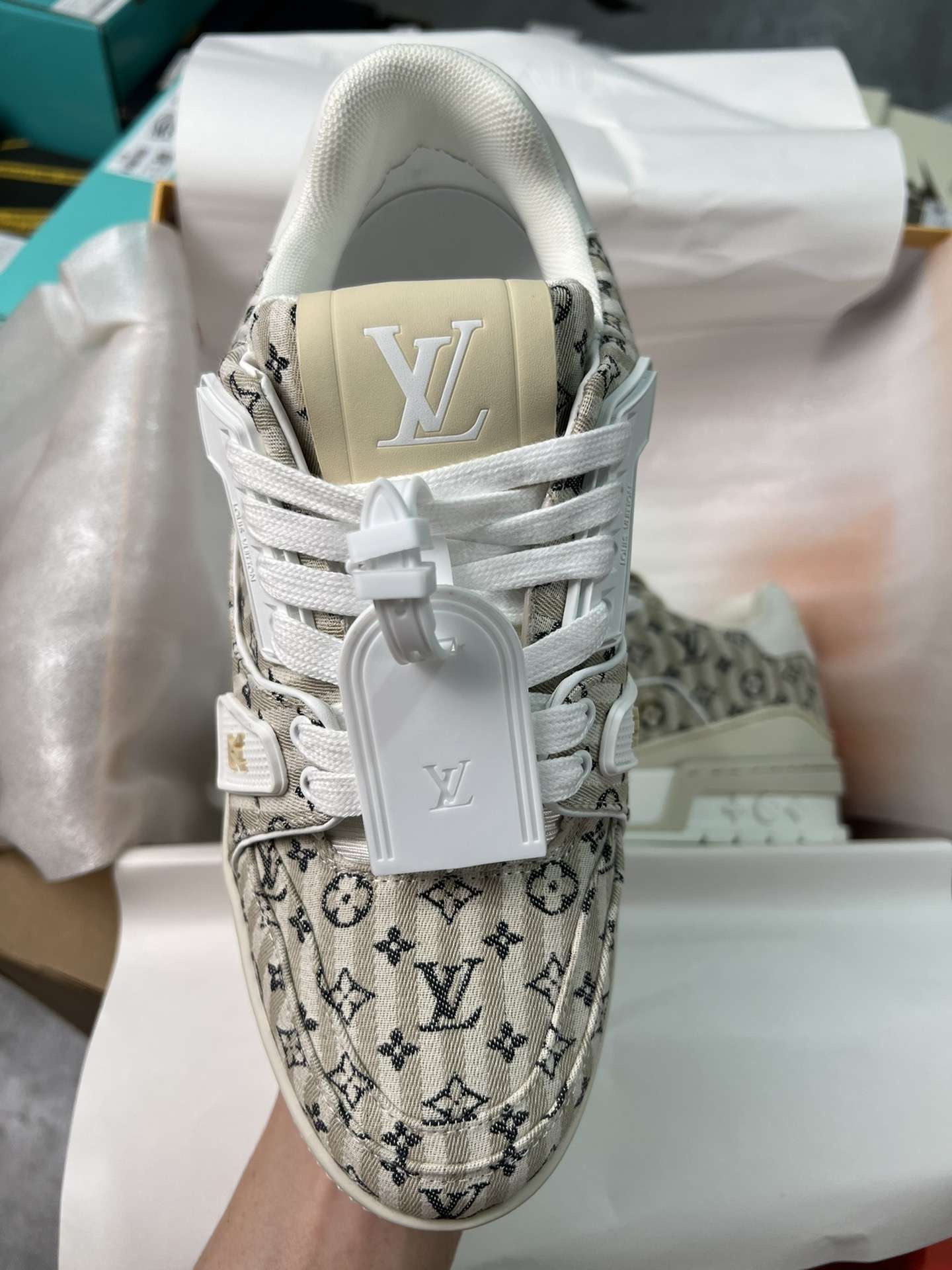 KICKWHO Louis Vuitton 23New Monogram Sneakers Plain Toe Casual Style Unisex Beige - Image 3