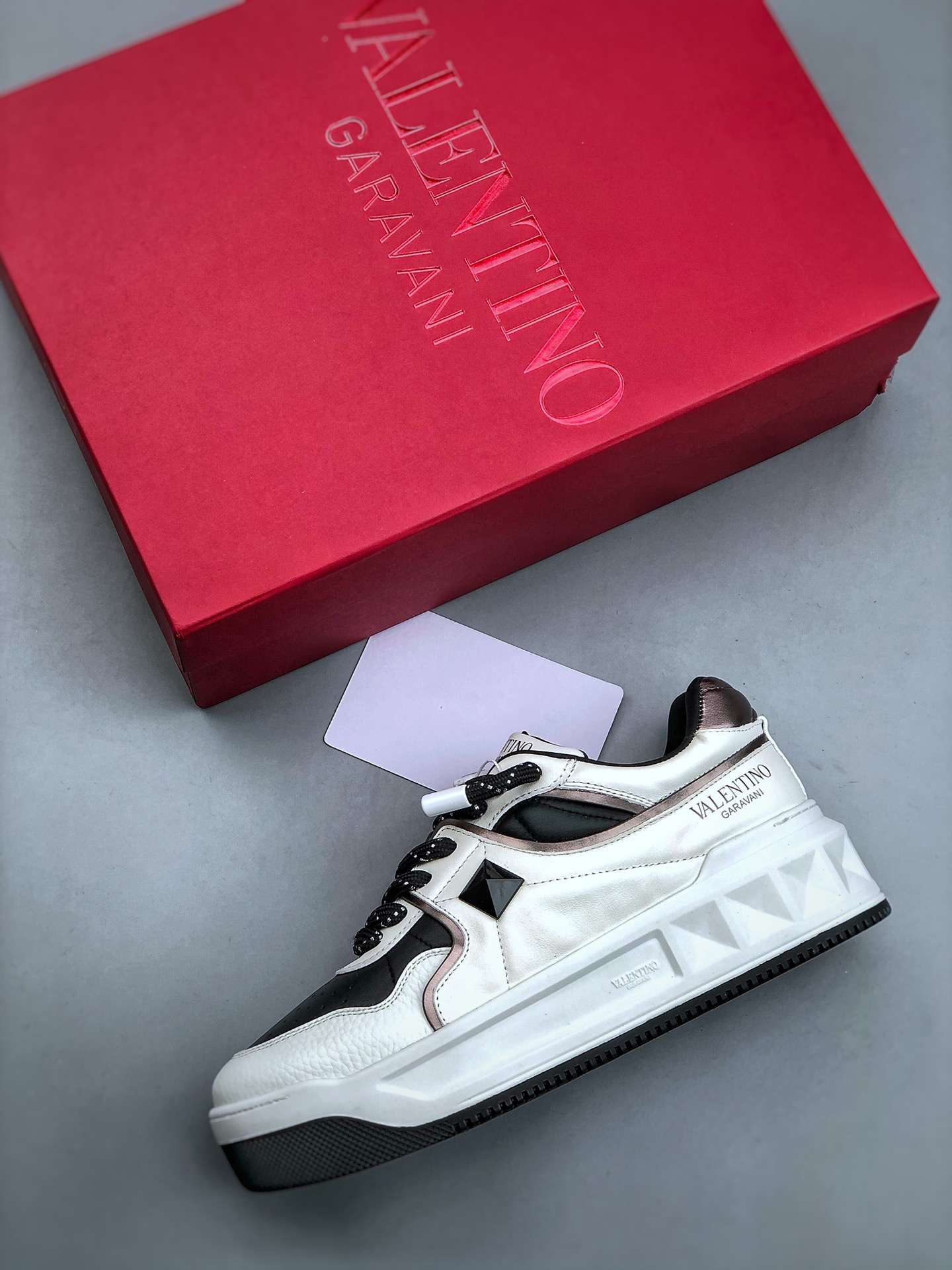 KICKWHO VALENTINO GARAVANI Black & White One Stud Sneakers - Image 3