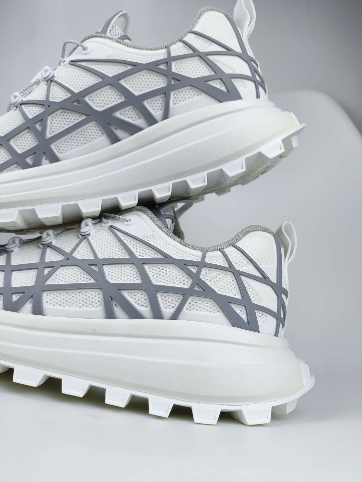 Kickswho Dior B31 RUNNER SNEAKER White Technical Mesh and Gray Rubber with Warped Cannage Motif - Image 4