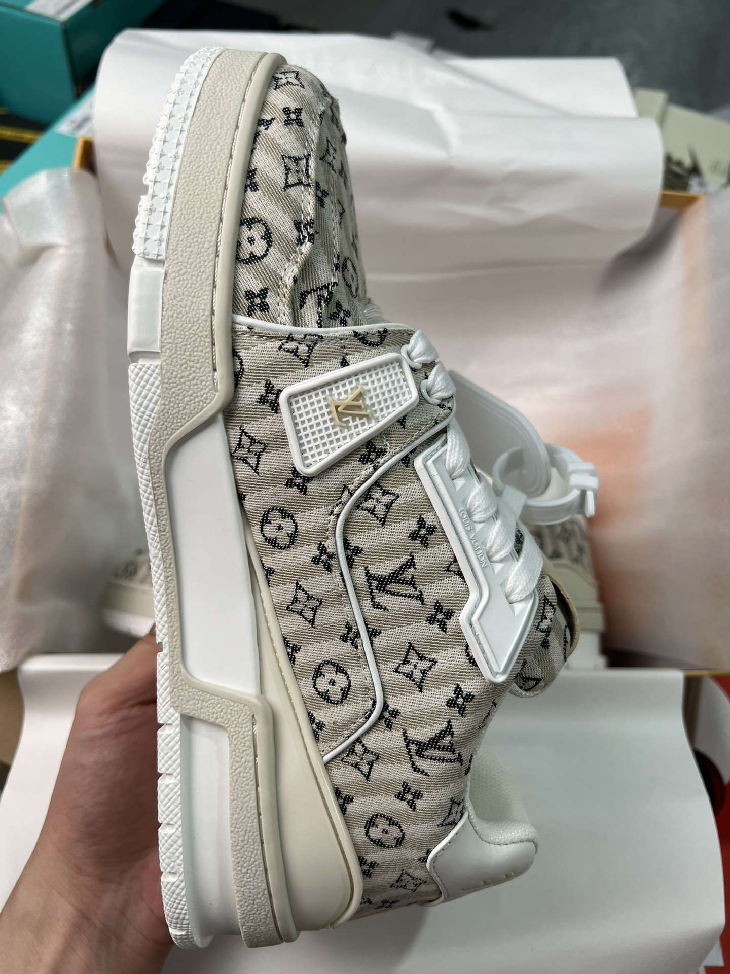 KICKWHO Louis Vuitton 23New Monogram Sneakers Plain Toe Casual Style Unisex Beige - Image 4