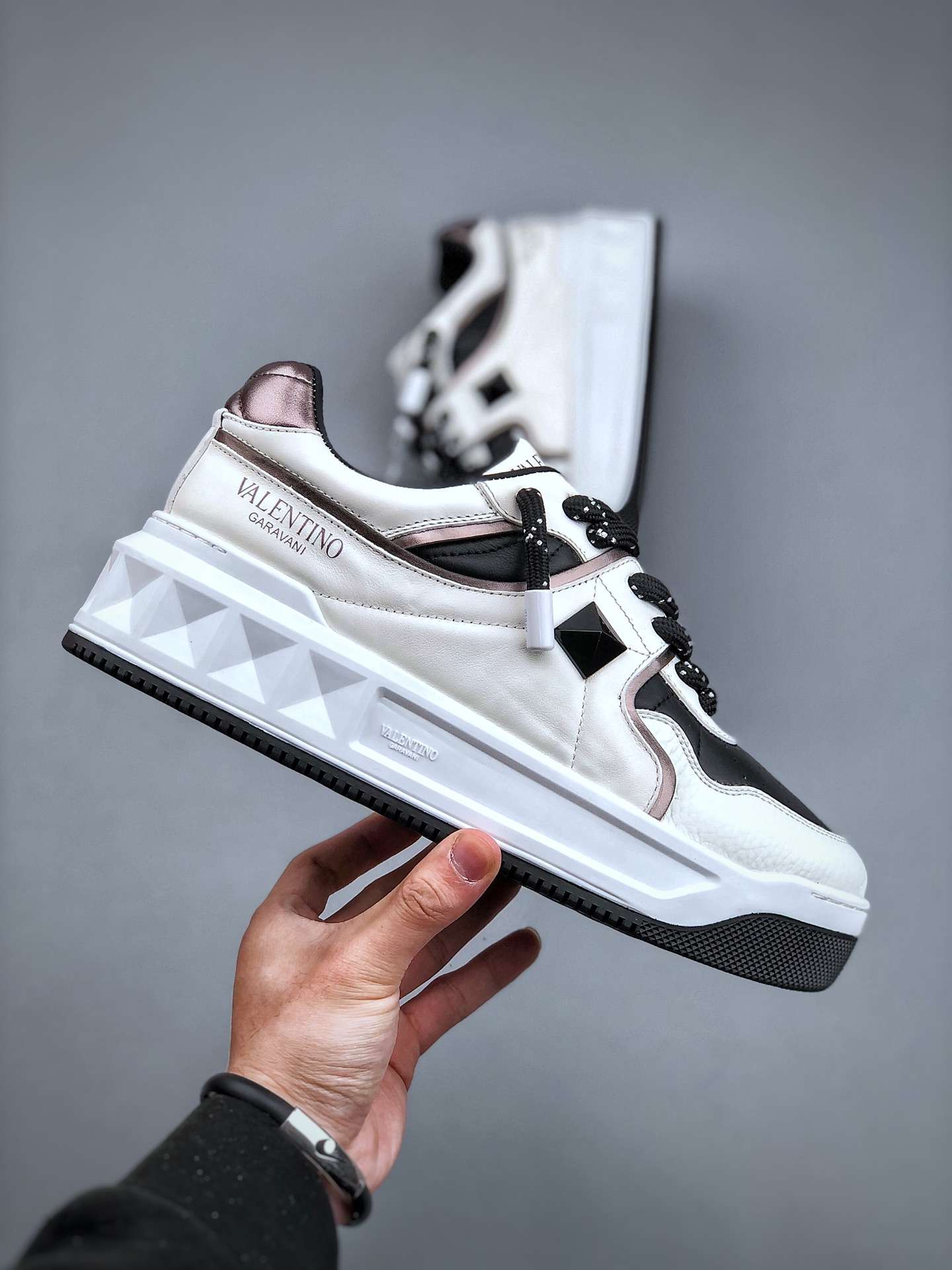 KICKWHO VALENTINO GARAVANI Black & White One Stud Sneakers - Image 4