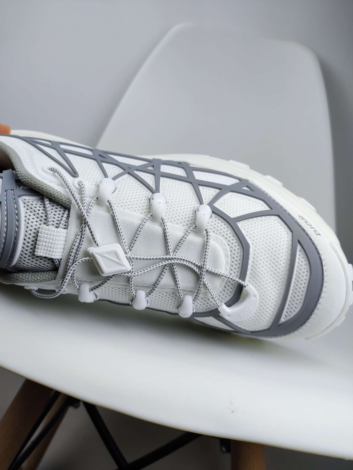 Kickswho Dior B31 RUNNER SNEAKER White Technical Mesh and Gray Rubber with Warped Cannage Motif - Image 5