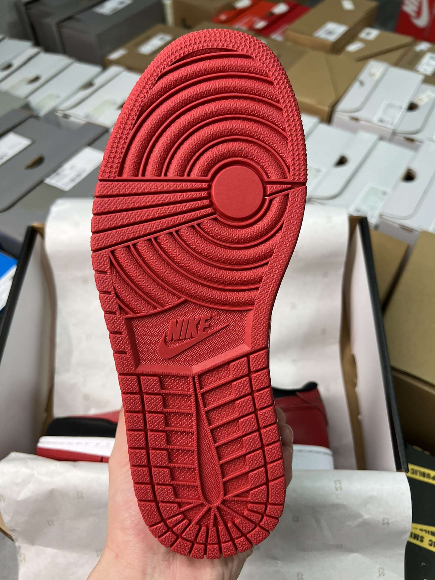 Kickswho Jordan 1 Retro Low Bred (2015) 705329-001 - Image 5