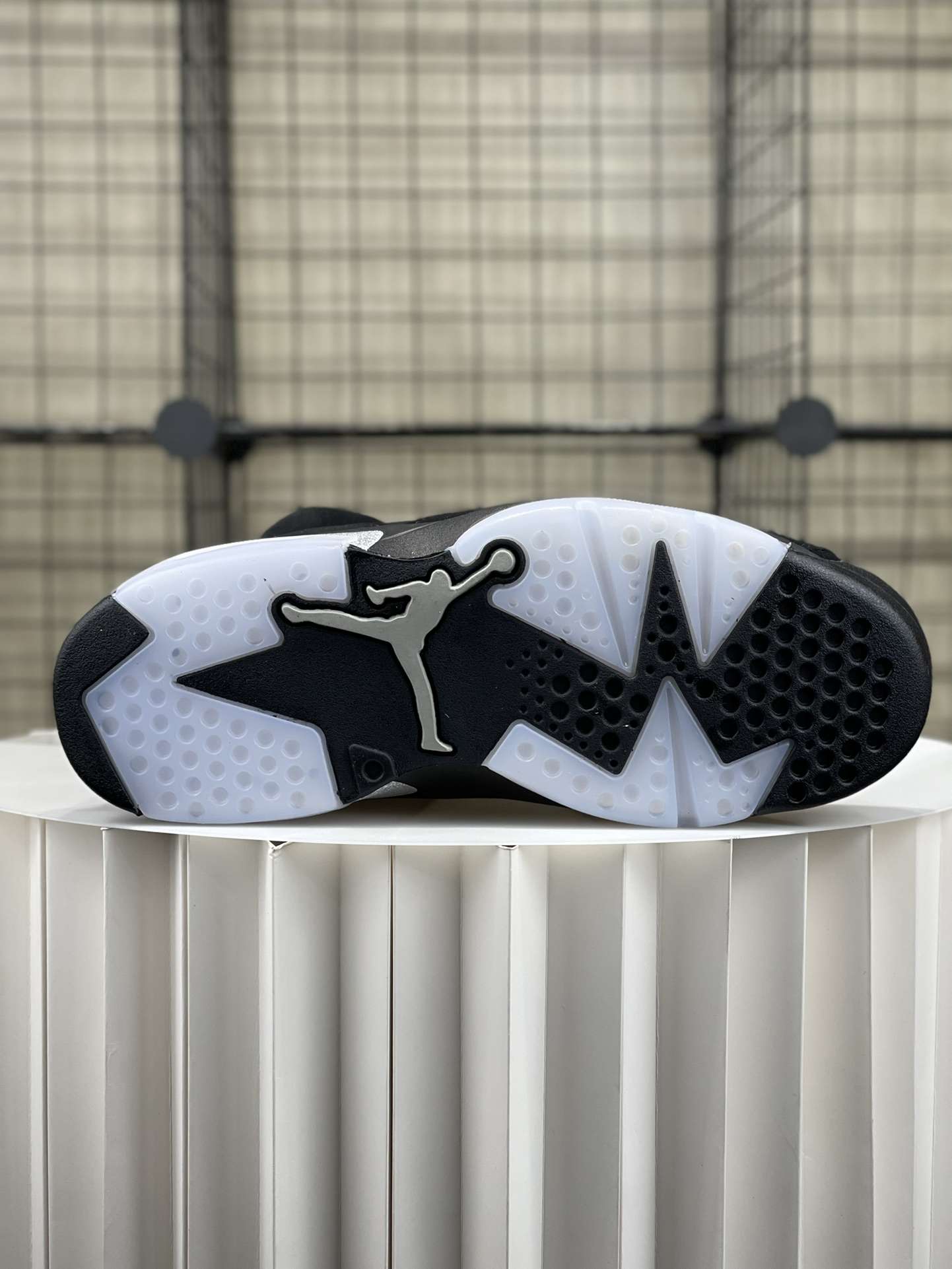 Kickswho Air Jordan 6 Retro "Metallic Silver" DX2836-001 - Image 6