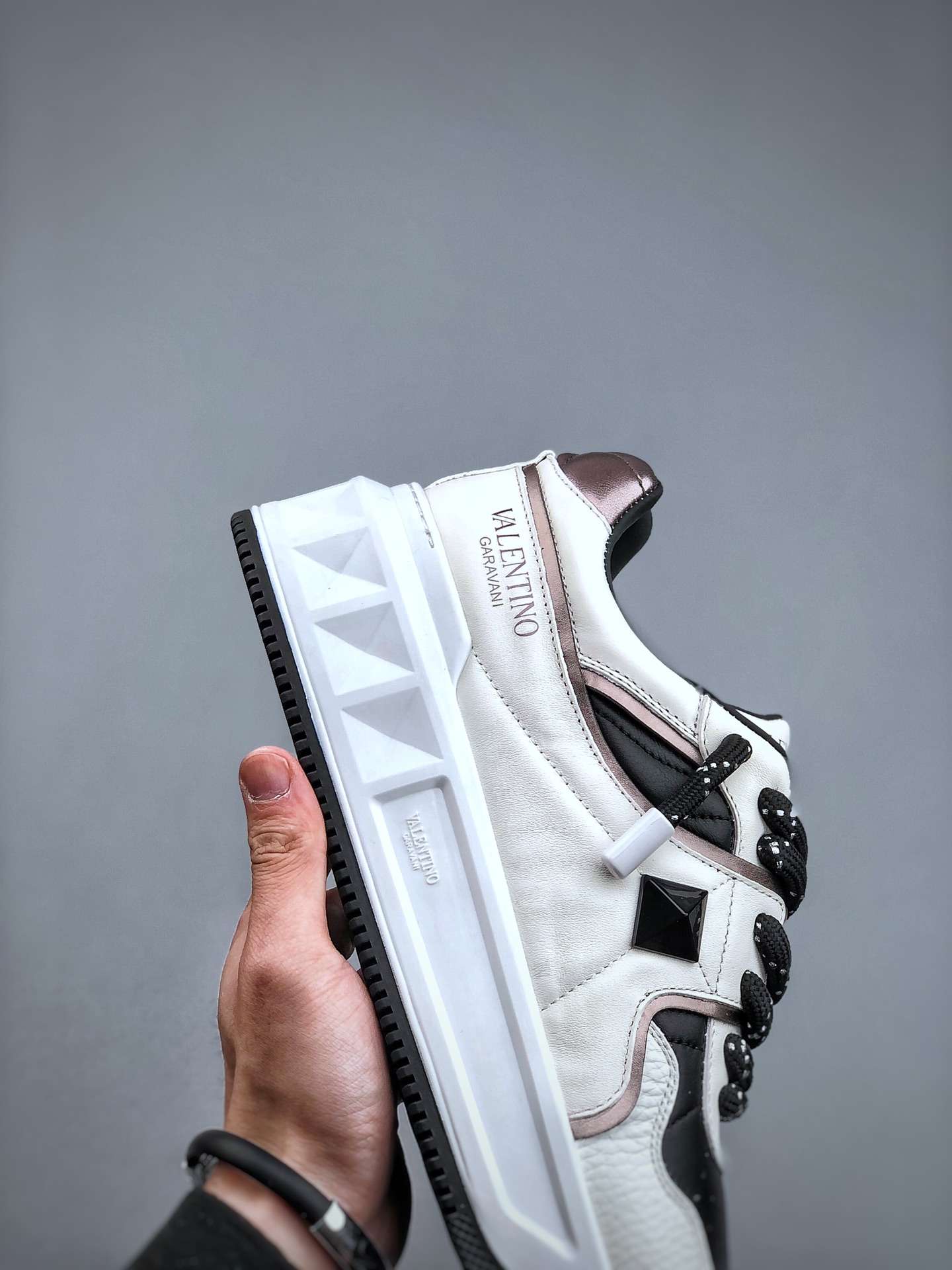 KICKWHO VALENTINO GARAVANI Black & White One Stud Sneakers - Image 6