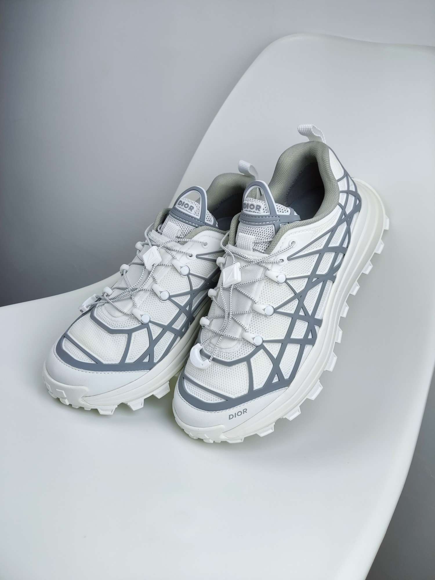 Kickswho Dior B31 RUNNER SNEAKER White Technical Mesh and Gray Rubber with Warped Cannage Motif - Image 7