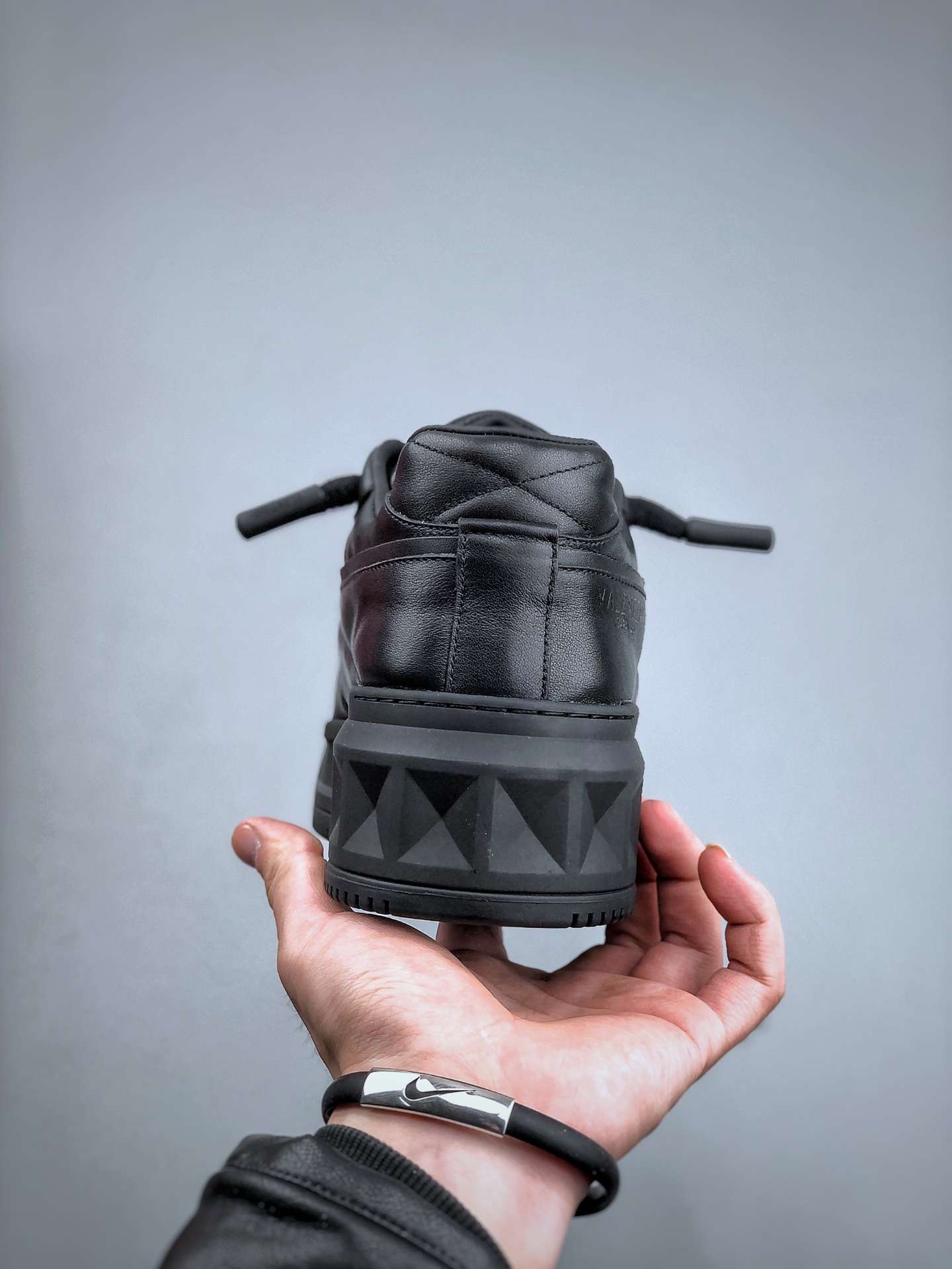 KICKWHO VALENTINO GARAVANI Blsck One Stud Sneakers - Image 7