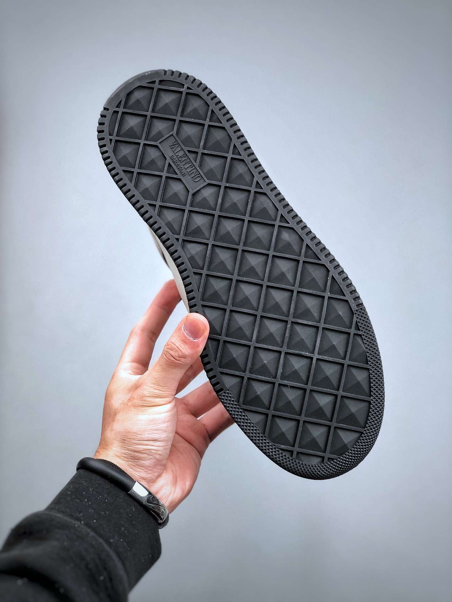 KICKWHO VALENTINO GARAVANI Black & White One Stud Sneakers - Image 8