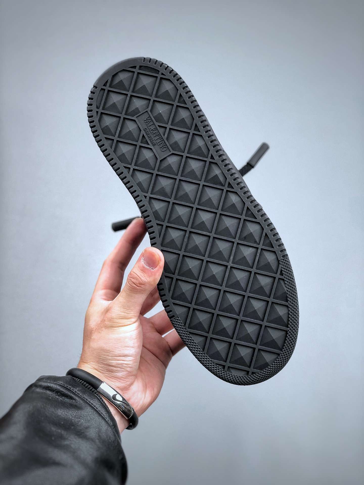 KICKWHO VALENTINO GARAVANI Blsck One Stud Sneakers - Image 8