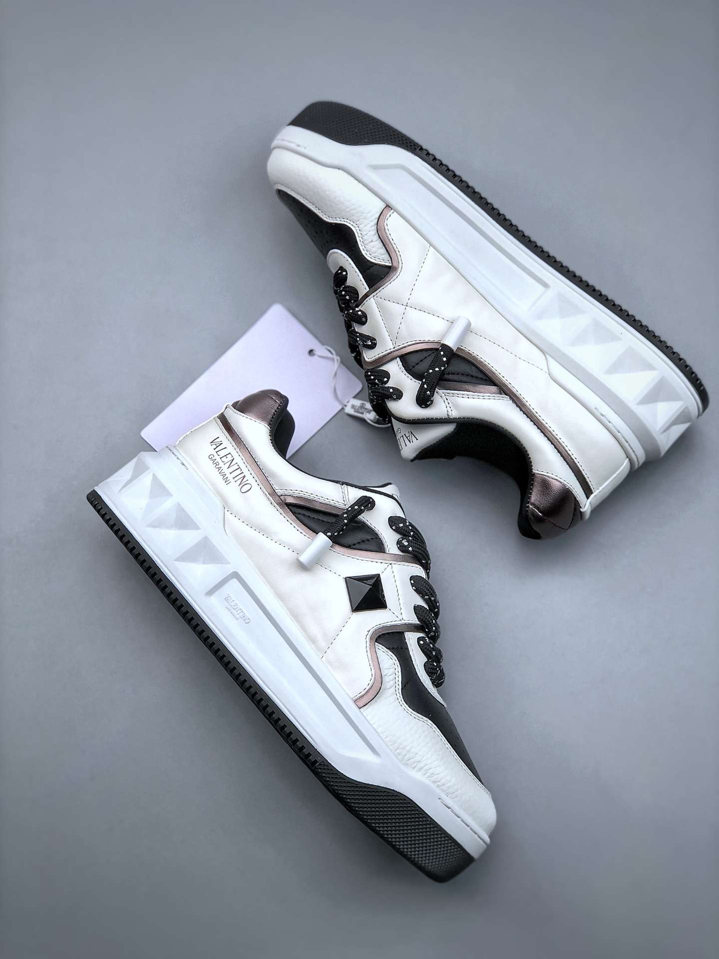 KICKWHO VALENTINO GARAVANI Black & White One Stud Sneakers - Image 9